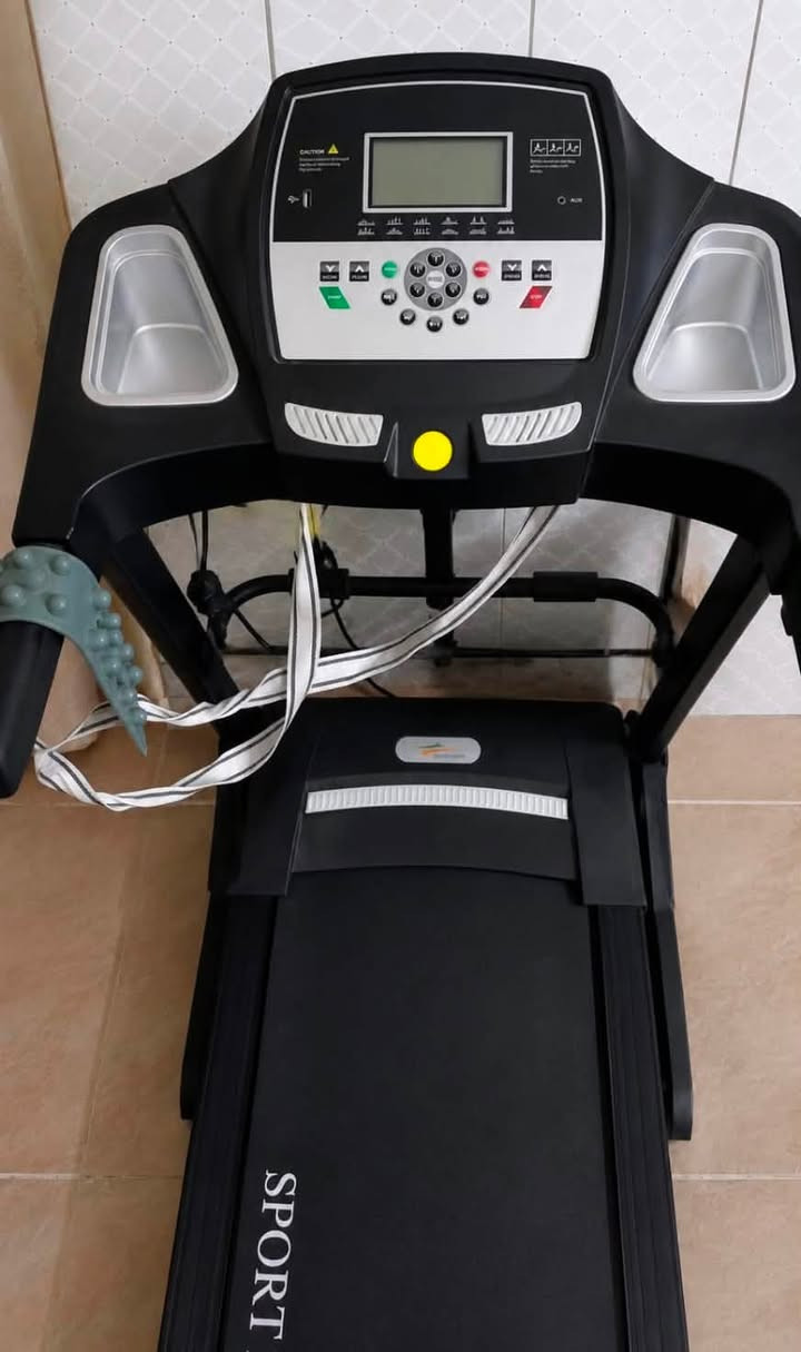 جهاز رياضه كارديو
يتحمل وزن 150KG 
السرعه القصوى 11 
جهاز نضيف استعمال شهر ونص فقط تأخذ شرط الفحص 
السعر 400 الف دينار 
وبي مجال بسيط 
التواصل ***********
حزام حارق دهون كهربائي 
جهاز تنشيف للخواصر
