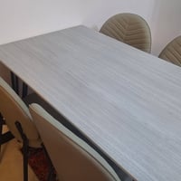 ميز ٤ كراسي • مستعمل قليل • كرادة داخل