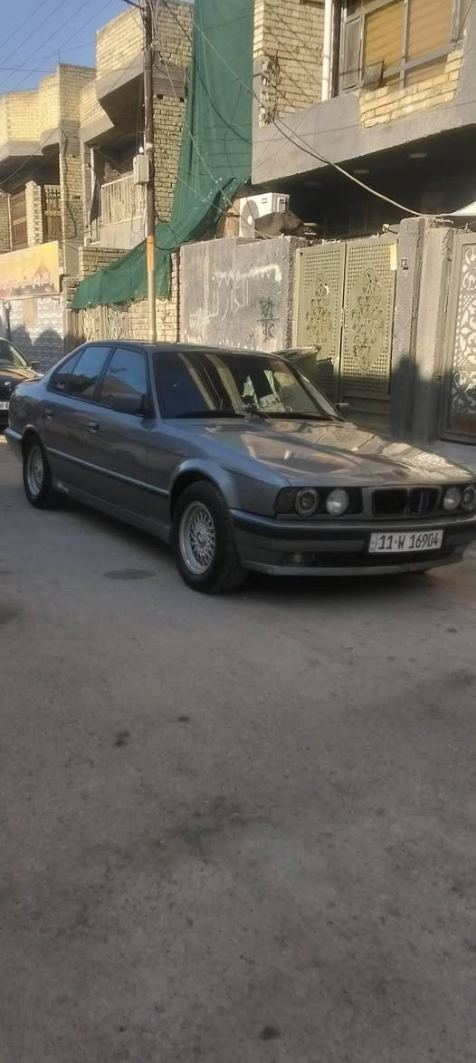 سلام عليكم بي ام دبليو موديل 91 مسجلة 90 رقم بغداد الجديد مكينة جديدة 25 مسكر فانوص صار شهرين من شاده صدر 75% بيه نواقص بسيطه مكفوله من الضربة وال كص بيه نواقص بسيطه عليه اكزوز ريمونت تخم تاير جديد باتري جديد سعر 54 اوبيه مجال مكاني بغداد بلديات استفسار ***********
