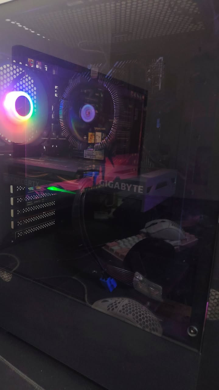السلام عليكم
للبيع جهاز PC كيمنك 💻🔥

المواصفات:

المعالج (CPU): core i5 10400f
كرت الشاشة (GPU): RTX 3060TI GIGABYTE 
الرامات (RAM): 16GB 3200MHZ BLACK WOLF
التخزين (Storage): NVM 512GB + HDD 1TB
اللوحة الأم (Motherboard): ASUS PRIME H510
مزود الطاقة (Power Supply): THERMALTAKE 600W
الكيس (Case):XIGMATEK
​💡 ملاحظات إضافية:
هدية UPS POWER MAX 2000VA
الPC. عالفحص تجي تفحص وتقتنع و بخدمتك
السعر : ٨٠٠ الف 💴 
واتساب : ***********
