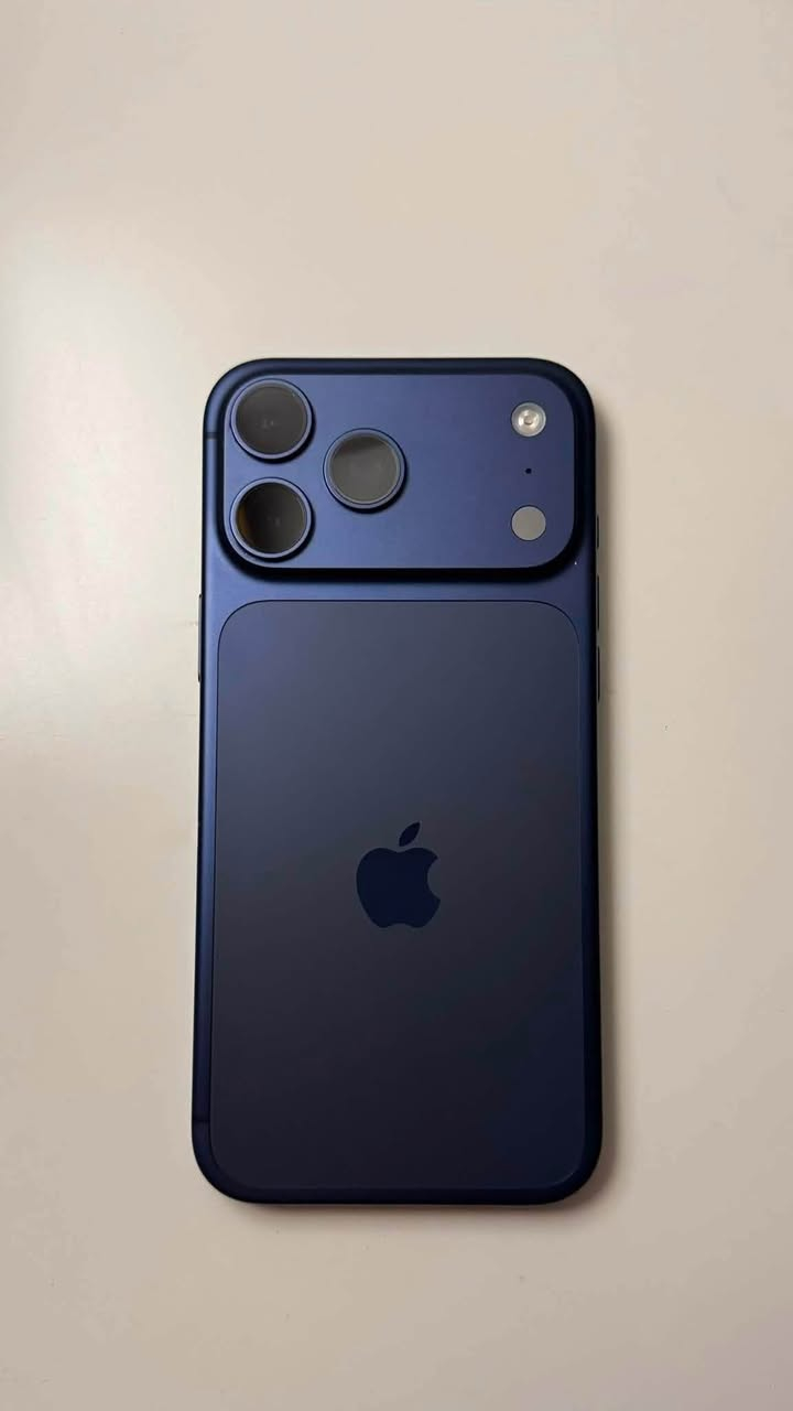 iPhone 17 Pro Max  TB blue
ايفون 17 برو ماكس نيلي

ذاكره 1TB  تيرا

بطاريه 100/ مشحون 35 مرات 

نضافته 100/100

تك سيم za

السعر خاص او اتصال 

موصل / حي السكر 

توصيل ماعندي

***********
