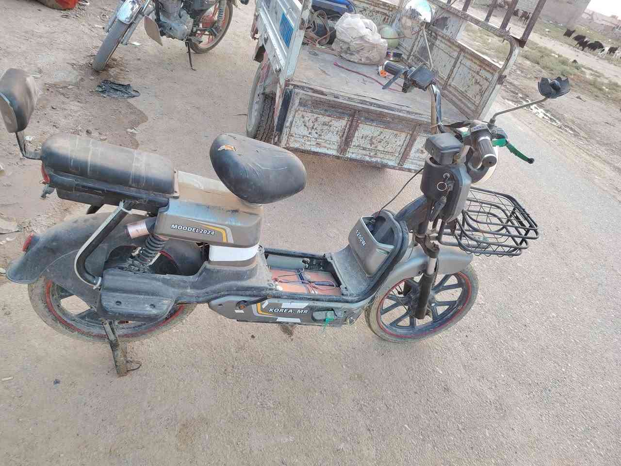 السلام عليكم بايسكل شحن للبيع بطاريه جديد شرط البسكل يشتقل بس التاير الوره ما يفتر السعر 150 وبي مجال الاتصال على الرقم *********** واتساب
