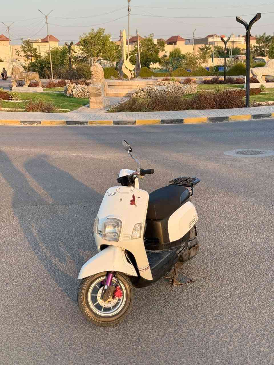 السلام عليكم ماكس بوليسي للبيع فقط الدراجه مكفوله من كلشي كفرات بلادي ما مفتوح منها برغي واحد  دبل اصلي شرط تايرات جديده  الدراجه شلعه ومعدل حلو
كهربائياتها كلها شغاله للعلم التزويد هاذا فقط خارجي والله شاهد الويلات والتزويدات كلها من بره العراق من نزلت الدراجه من الحاويه هيه هيج. السعر 950 وبي مجال قليل للشراي  التواصل خاص او ع هاذا الرقم ***********
