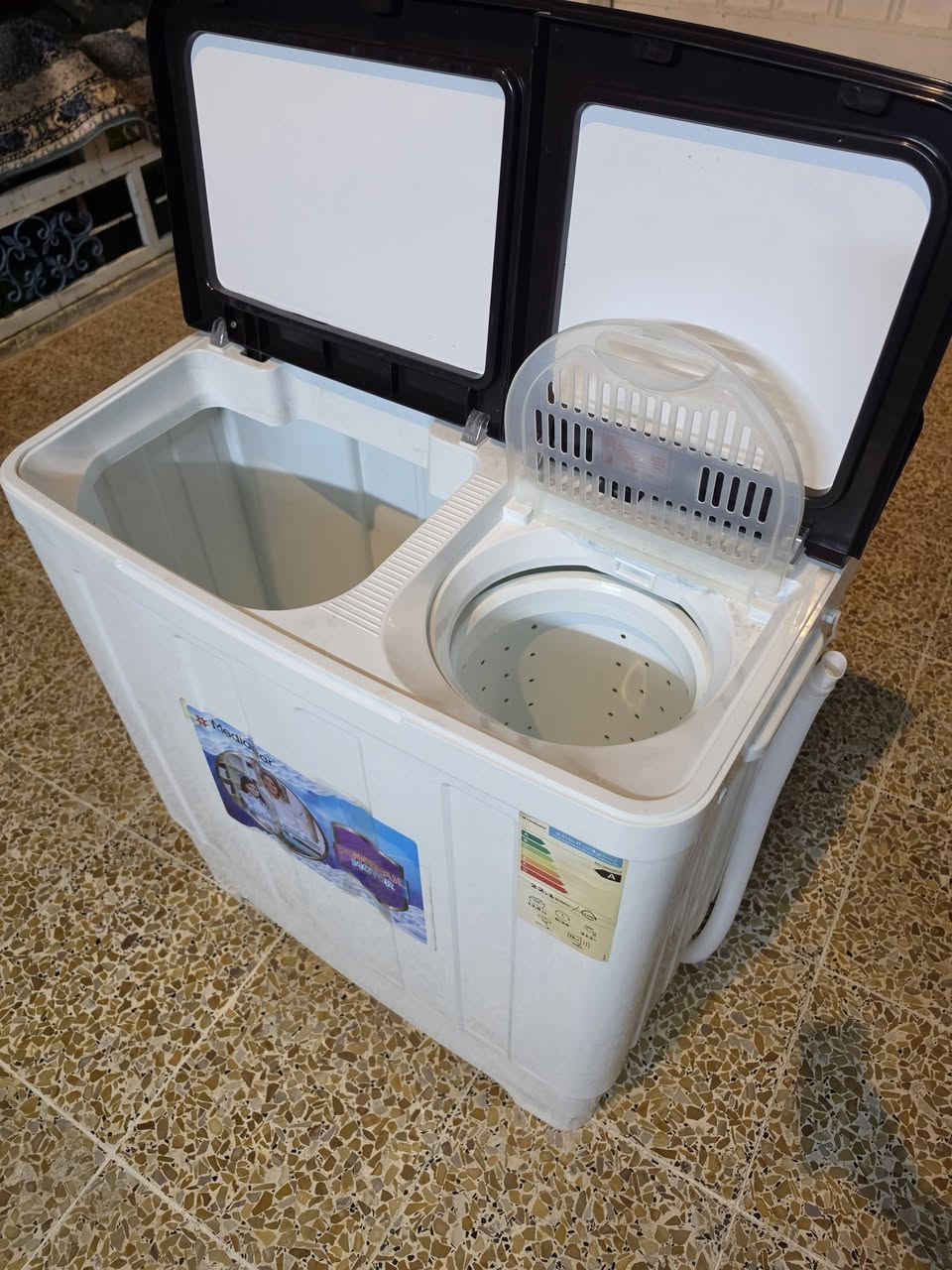للبيع غساله نوع ميديا ستار ..نظافه فول شغاله كامل بالشرط ..وزن 13 kg ....للتواصل ***********  وبي واتساب
