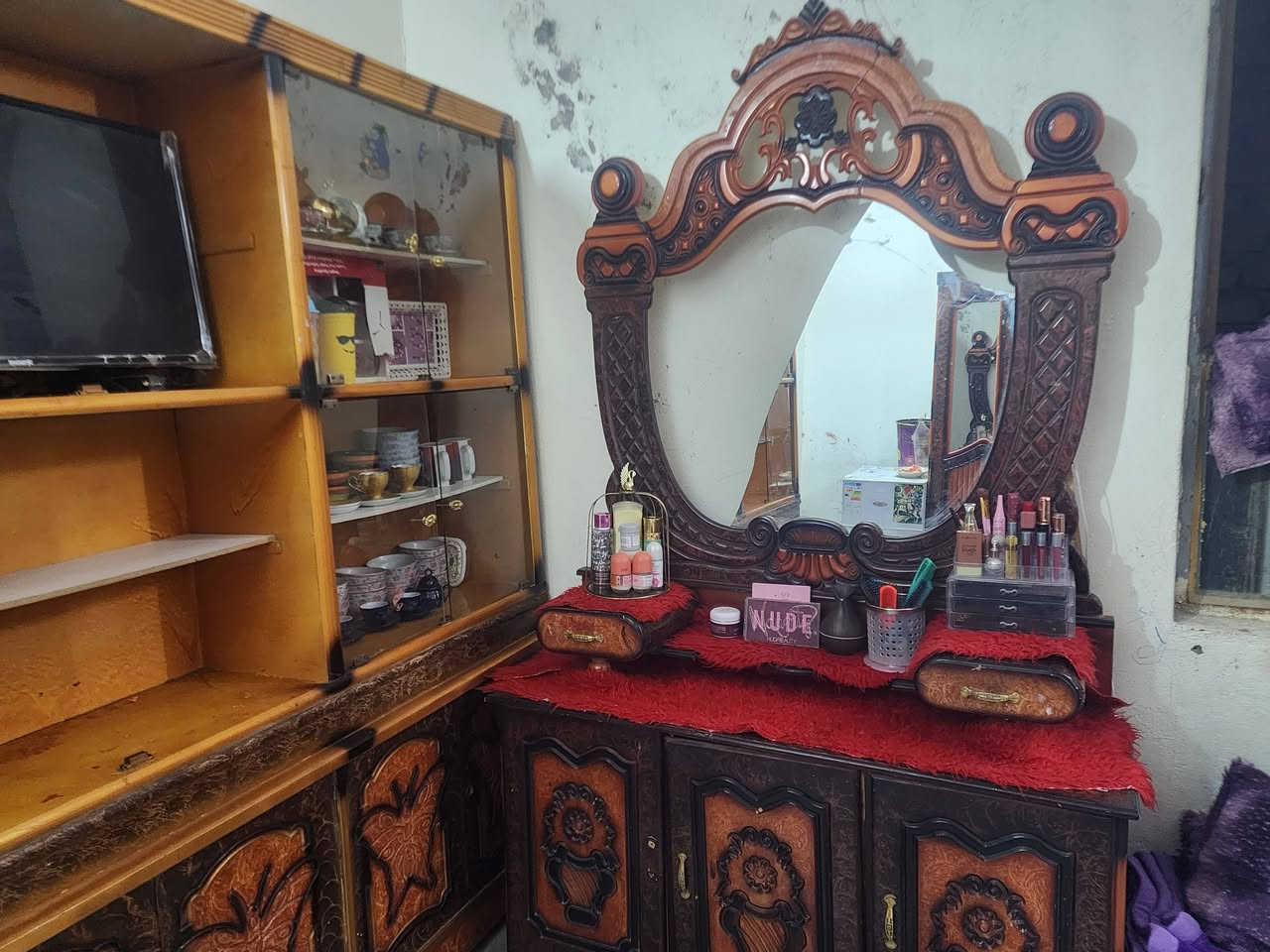 سلام عليكم هاي الغرفه للبيع بل سماوه الغرفه نضيفه رايده ب 400  وهاذه رقمي ***********
