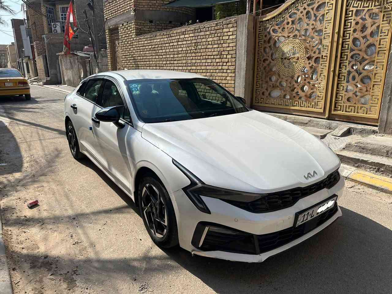 Kia 
K5
موديل 2024
خليجي مكفوله من الصبغ و التبدل 
سياره بعدها بحالة الضمان ( من الوكاله الدولية) 
رحره بأسمي رقم ( بغداد ) رقم انكليزي 
كشن كهربائي 
جنطه ذكيه
بصمه 
تشغيل عن بعد 
داخل بيجي مخمل 
محرك 2500 تنفس طبيعي 
ماشية 42 الف كيلو 
تبريد قطعتين 
السعر 218 
***********
مكاني ناصريه مركز
