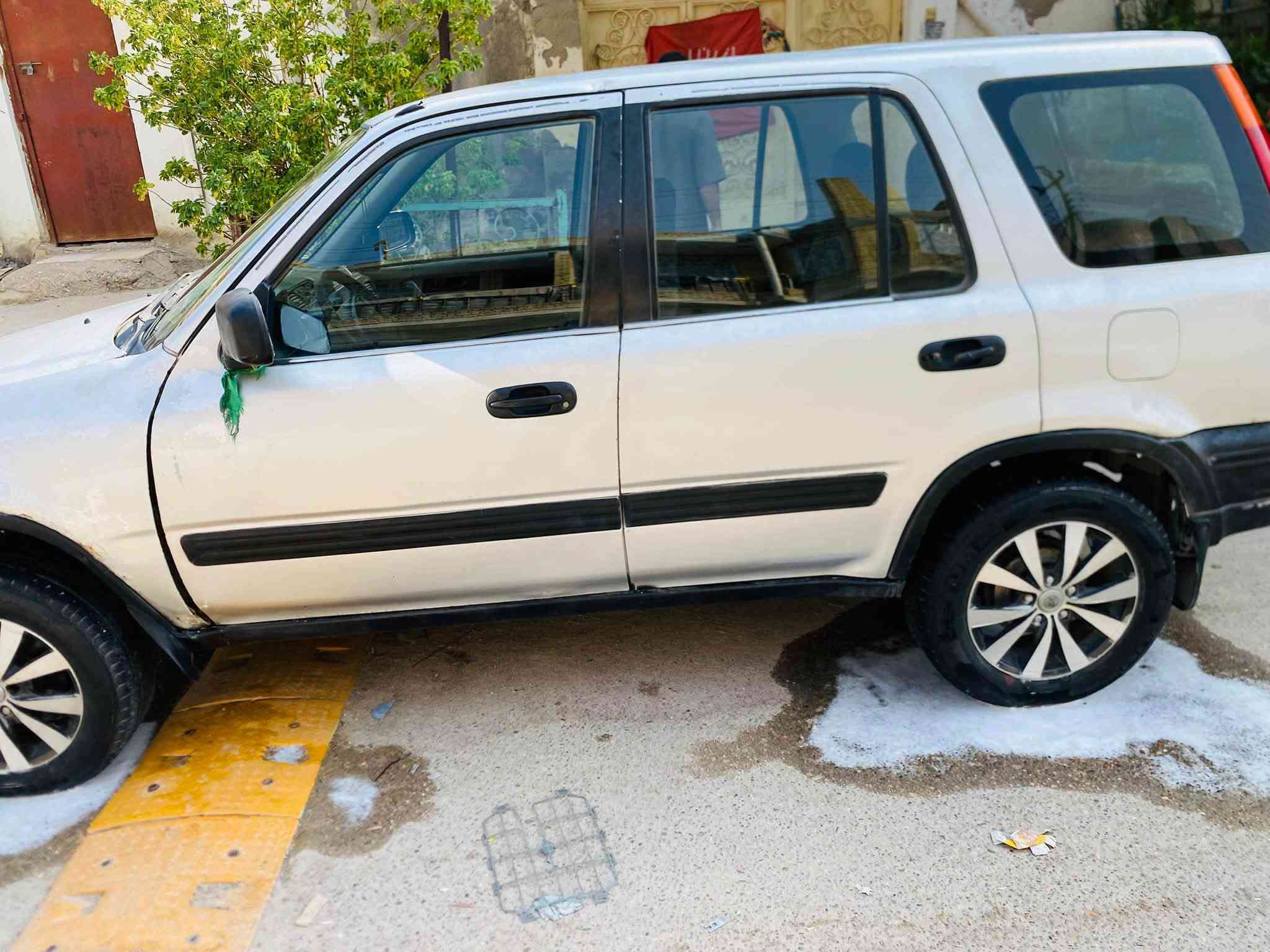 سيارة هوندا crv  مديل 2000 للبيع مشروع وطني رقم بغداد السعر 50  التواصل مع صاحب السيارة ***********
