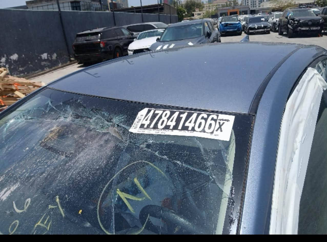 السلام عليكم بيع مستعجل كورلا موديل ٢٤ وراد امريكي حادثها موضح بالصور دخول جديد قبل سبوع وصلت ماشي ٥٢ ميل مكاني بغداد اليوسفيه السعر ١٣٥ ***********
