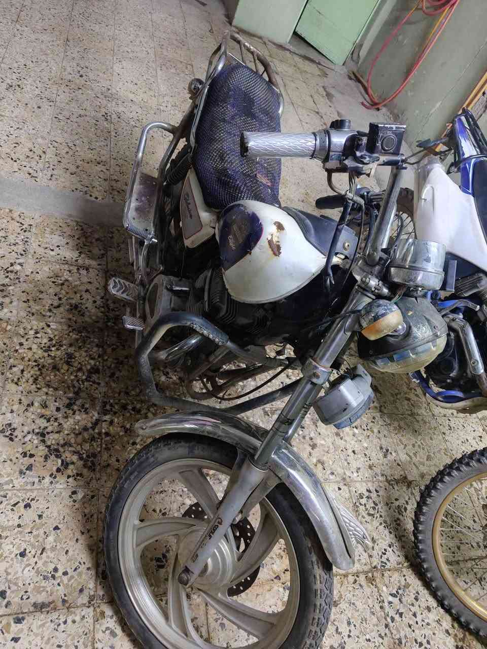 السلام عليكم ماطور جني نضيف حيل محرك مالو صوت كهربائية شغاله سلف شغال بس شقل وطلع حتا دهنو جديد اخوان سعرو 250الى الف مايرهم متوازي ***********
