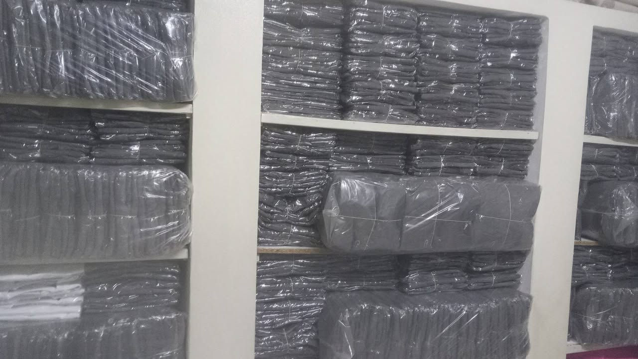 رجالي سيريات نضامي.  خيطين  لونين فقط العدد 1750قطعه. السعر 2 دولار كل البضاعه.  
05823100007
