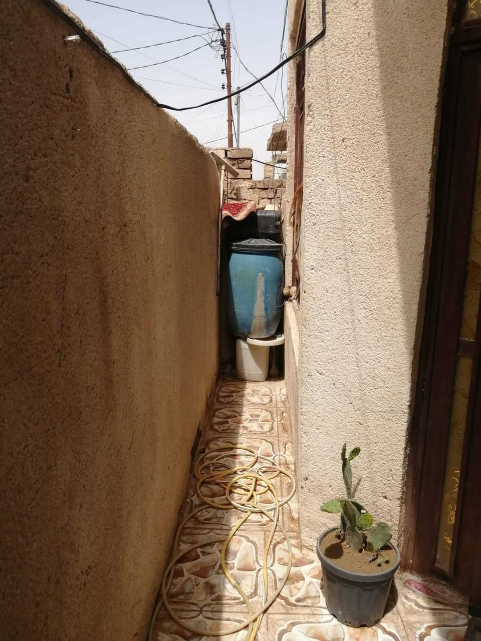 يعرض مكتب بركات الكرار
عن وجود مشتمل للبيع 
مساحه 100م مربع
بناء بلوك وعكاده 
غرفتين وهول واستقبال ومطبخ وبيتونه
قريب عل الشارع شارع ابو محمد الزغبي مجاور ضافر زرزور
طابو زراعي 
سعره 31 وبي مجال للشراي 
الاستفسار عل الارقام 
***********
***********
بأداره حجي محمد الغرباوي
