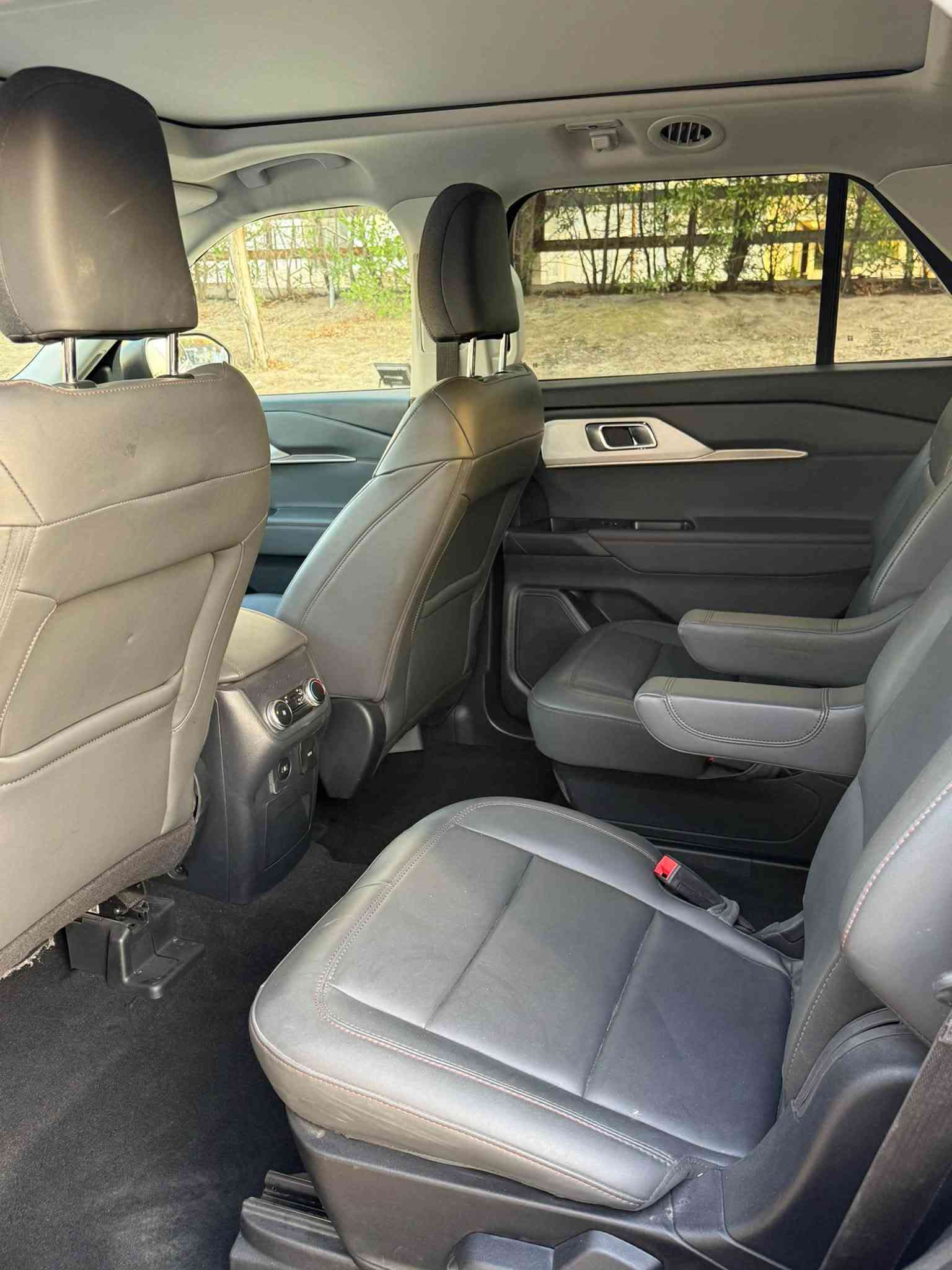 سيارە:-   FORD EXPLORER 2025
رۆیشتن : ٣١ هەزار مایل
نرخ: ٣٣٠$ 
مەکینە : ٤ پستن ٢.٣ تۆرب
مواسەفات :  ACTIVE  دبل اکسل ٤*٤ پانوراما کوشن جلد کشن هیتر صندوق کهربائی بەسمە شەغال شاشە کەورە هتد 
زیانەکان : یەک دەرگای سبغە دوو جێگای کارت و pdr  
ئێرباک : نە تەقیوە هەمووی بەشەرت  
رقم شاسی : 1FMUK8DH7SGA07415
شوێنی سەیارە : اربیل
کۆرەک : ***********
ئاسیا سێل : ***********
شرکە رێبوار سالار صالح 
هەولێر جادەی ١٠٠ مەتری  بەرامبەر کۆمپانیای سعد
………………………………………………..
السيارة:-  FORD EXPLORER 2025
ماشية:- ٣١ واحد الف
سعر: ٣٣٠$ 
محرك:- 4 سلند  2.3 توربو 
مواصفات:- ACTIVE
حادث : بس واحد باب وية شبرين جاملغ امامي 
ملاحظة :  رقم شاصي صور حادث منشور  
1FMUK8DH7SGA07415
مكان سيارة : اربيل 
تفاصيل اكثر الاتصال علی ارقام التاليه 

كورك : ***********
اسيا : *********** 
شركة ريبوار سالار صالح 
اربيل شارع ١٠٠م مجاور شركة ازاد

