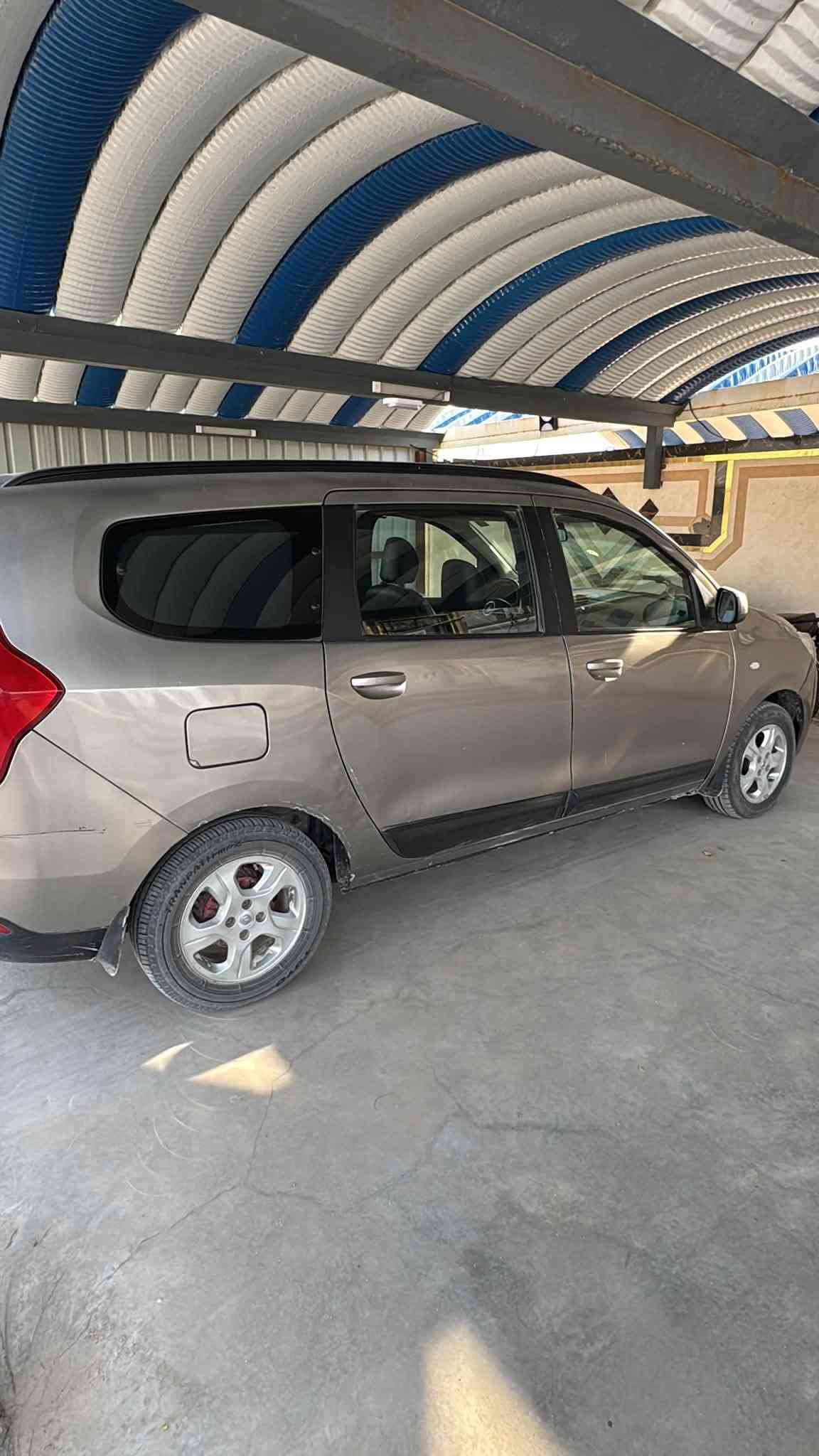 سلام عليكم رينو البيع موديل 2014 مكفوله سياره مكينه جديده كير جديد تخم تاير بسمي لاستفسار ***********
