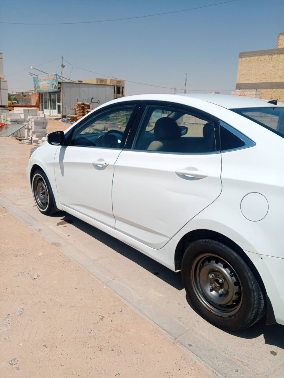 السلام عليكم اكسنت خليجي 2015 محرك 1600 دوش بيها جاملغ وبنيد مكانها بل النجف السعر 88 وبيها مجال بسيط رقم الهاتف ***********
