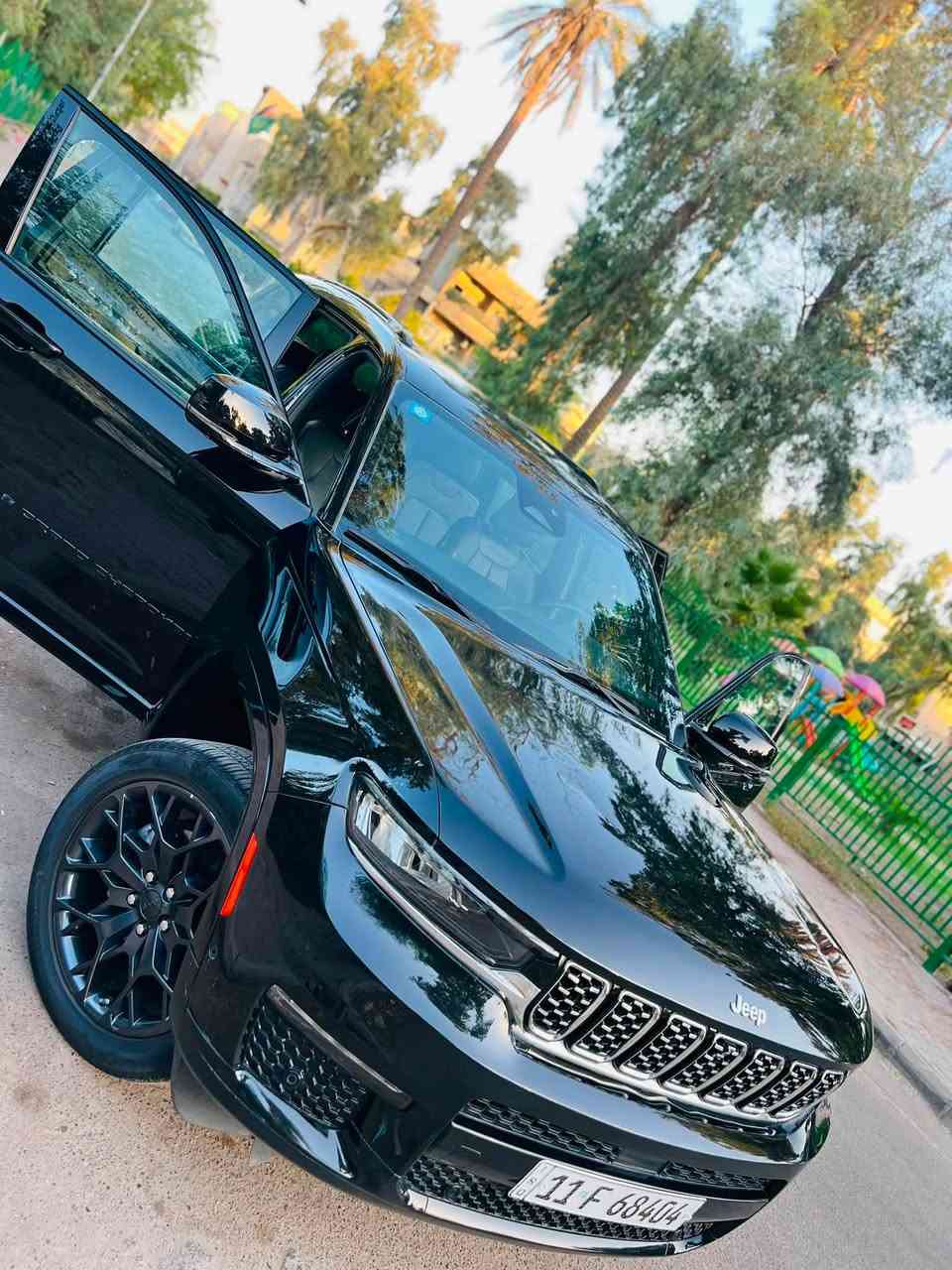 اعلى مواصفات واعلى فئة بل جيب كراند شيروكي سومت 1/1
موديل 2024

المحرك : V6. 3.6L .

العداد 5000 mi 

مقاعد 7 راكب 

رقم : بدون رقم

لون : اسود

فول موصفات اعلى شيء 1/1 

دفع رباعي 4x4

  نظام تعليق هوائي (جكات).

  قيادة ذاتية عند المنعطفات.

  رادار امامي مع مانع تصادم .

  .

  تحذير الخروج عن المسار .

  مستشعر نوم السائق مع نظام التوقف الآلي

  تحذير النقطة عمياء ٥ .

  نظام تحذير عند التقاطعات.

  نظام تحذير عند تجاوز السرعة المحددة.

  

‏

  نظام تقليل الضجيح داخل المقصورة.

  إنارة محيطية.

  شاحن موبايل وايرلس.

  تعديل وضعيات مقود السائق كهربائيا.

  مرايا تعتيم ذاتي.

  المرايا الجانبية قابلة للطي كهربائيا

مرايا الجانبية فاد

ظام الصوت من ماكنتوش مع 19 سماعة.

ويل قياس 21 انج .

* سقف بانوراما .

  شاشه كبيرة 10.1 انج .

  شاشة للراكب الأمامي .

  نظام الخرائط (GPS) .

  عرض خرائط الطريق على لوحة القيادة.

  لوحة القيادة بقياس 12 أنج.

  4 كاميرات خارجية مع بخاخات ماء للتنظيف.

 

  

  المصابيح الأمامية زنون .

  كشافات الضباب زنون .

  دخول ذكي.

  بصمة على 5 ابواب للدخول الذكي.

  تشغيل عن بعد .

  الصندوق الخلفيي كهربائي .

  فتح الصندوق الخلفي مع حركة القدم.

أقل

 

  اضافات من الخشب الطبيعي للمقصورة الداخلية.

  ذاكرة لحفظ وضعيات الجلوس للمقاعد الأمامية

  مساج للمقاعد الامامية .

  المقاعد الأمامية كهربائية .

  المقاعد الأمامية تبريد وتدفئة .

  المقاعد الخلفية تدفئة وتبريد .

  ستائر للشبابيك الخلفية.

  انارة داخلية LED متعددة الالوان .

  حساسات امامية وخلفية .

  7 راكب.

  مكيف خلفي مع وحدة تحكم منفصلة .

  تدفئة مقود القيادة.

  مانع تصادم خلفي .

  بلوتوث تلفون .

  محدد سرعة .

  نظام التشغيل والاطفاء الاوتوماتيكي 

  مكيف خلفي مع وحدة تحكم منفصلة .

  تدفئة مقود القيادة.

  مانع تصادم خلفي .

  بلوتوث تلفون .

  محدد سرعة .

  نظام التشغيل والاطفاء الاوتوماتيكي .

  نظام بريك اوتماتيكي

وبعد هواي مواصفات ما مذكورة . 

حادثها  بنيد وجاملغ امامبي نفس لون ابلادي  بدون دواخل  وصبغ جاملغ خلفي صبغ

رقم صاحب السيارة 

***********

السعر 30000$
