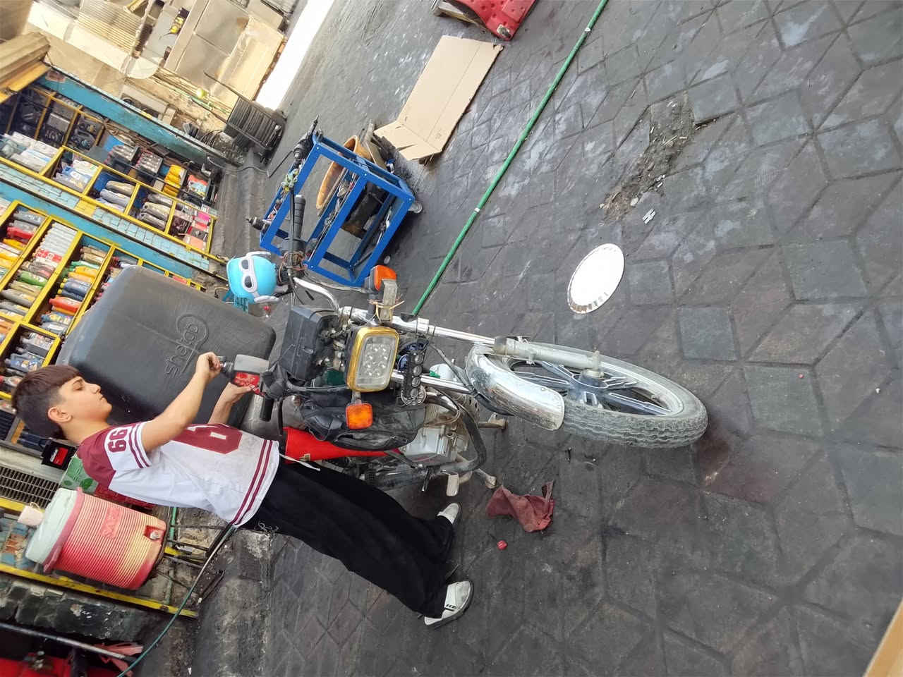 سلام عليكم دراجه سيفان للبيع كامله 5 نمر نكره سلف مكان بغداد جديده شارع المسبح ***********
