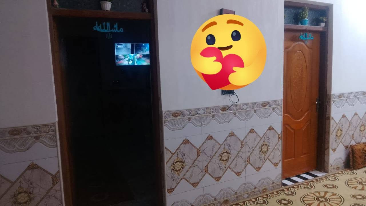 السلام عليكم بيت لبيع مساحه 200يتكون من غرفه عدد2وهول ومطبخ ومدخل ودوانيه ودرج وساحه  بيت شغل درجه اوله ع طريق العكيكه سايدين  من محطه اغار ابو جميل جخور بكاع ال طعمه شراي يتصل ع هاذه رقم 
***********
