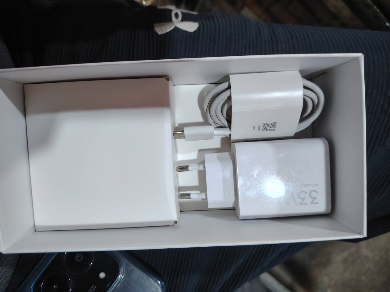 شاومي ريدمي 15C (Xiaomi Redmi 15C)  الشاشة: بحجم 6.9 بوصة وبمعدل تحديث 120 هرتز ذاكرة التخزين: 256  العشوائية (RAM): 8 البطارية: سعة 6000 ميلي أمبير مع شحن سريع بقوة 33 واط.الكاميرا: بدقة 50 ميجابكسل سعره 200 الف
