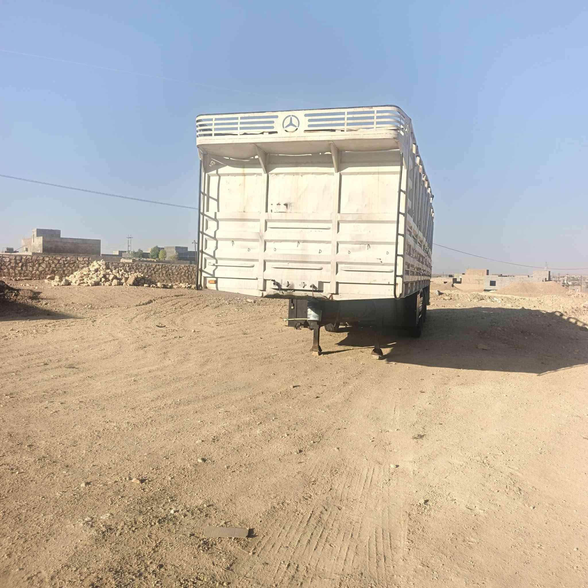 سلام عليكم عربانه لبيع
 حداديه شاصي 14 حداديه 4دناكير كلهن 14 صيني ابو الحاسبه  طول 13و70 ارتفاع الجناب مترين 2 
رقم ***********
مكان الانبار القائم
