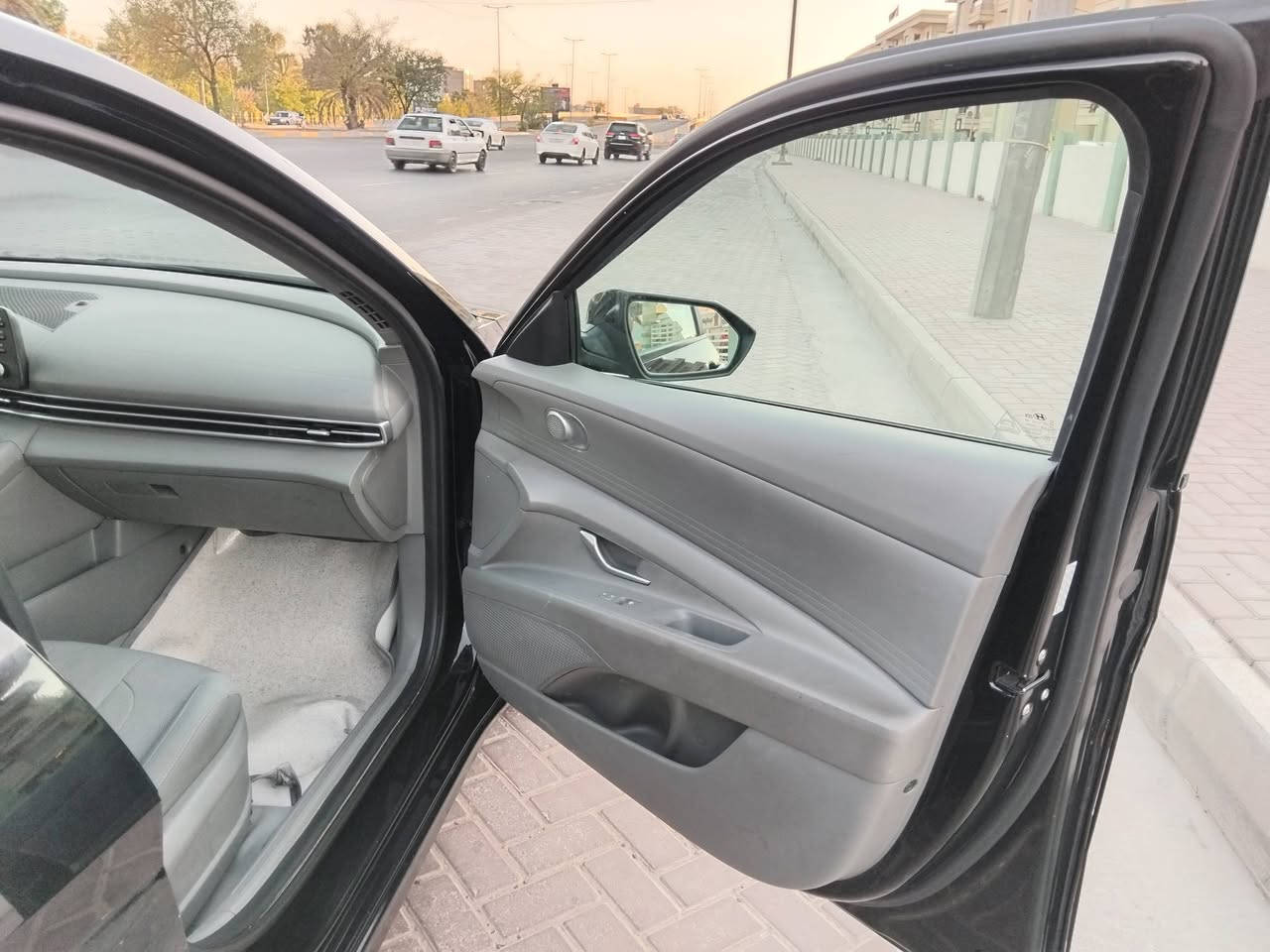 السلام عليكم للبيع النتره موديل 24 بانزين أصلي حادثها ربع بني وجاملغ يمنه بدون دواخل لغد شاصي حوض تكم قماره مكفول محرك 2000 دوش ماشيه 27 حقيقي محرك كير تبريد تدفئة صدر أمامي اوخلفي جديد تخم تاير رقم بغداد انكليزي جديد بسمي تحويل ثاني يوم السياره خير من الله رادرات مري حساسات خلفيه تحديد مسار بصمه تشغيل السعر 130 للإستفسار ***********
