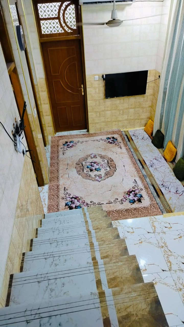 عقار 100م طابو صرف يحتوي صالة واستقبال ومطبخ وغرفة وصحيات داخلية وخارجية وكذلك موقع ممتاز على شارع 20م تبليط وخدمات كافة الموقع طويريج حي العسكري خلف روضة الوفاء.. السعر مناسب جداً للتواصل هاتف ***********
