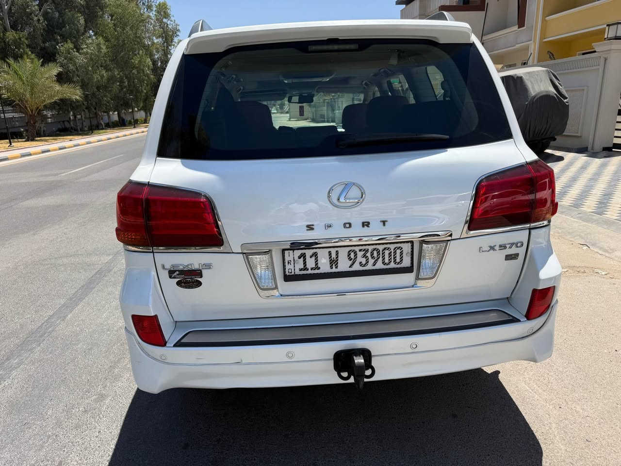 للبيع لكزز Lx5700 موديل 2011سيارة بيه صبغ الجاملغ الامامي الايسر  وشويه بجاملغ الخلفي الايمن  وسونار موجود مع الصور سيارة جكات اربع كامرات جنطة كهرباء تدفئة تبريد بلكشنات دفدي قمارة رادار مكينه 8سلندر  السيارة نظيفة وكامله مابيه نقص رقم بغداد بأسمي مكاني بغداد الكرخ  السعر 31،000$دولار وبيه مجال 
*********** بغداد, العراق
