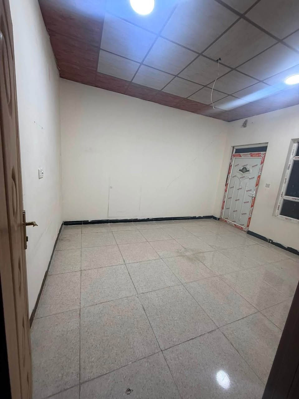 للايجار بيت 100 متر 3غرف نوم
صحيات ومطبخ واستقبال
الموقع تكريت القادسيه حي الشهداء خلف المستنصريه 
سعر الايجار 300 الف قفل
للاتصال ***********
