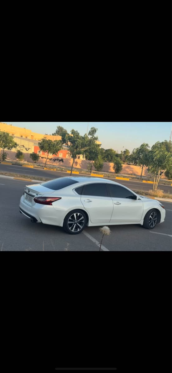 بةناوي خواي گةورةو ميهـرةبان 

نيسان التيما ٢٠١٦
مواسةفات SR
سپي سةدةف 
گێر شەفت 
یەک پارچةي بۆیاخە چاملخ لای سایەق
چوار تاية و ويلي لؤكي لةژيرة 
دينار مةسروفي تيا نيية 
مةكينةو گێری بێ عةيبة
سةنةوێی تازةية تا ٢٠٢٨
بة شةرت بةناوكردن 
 
تكاية موشتةري نيت عةزاومان مةدة 

*********** Singapore
