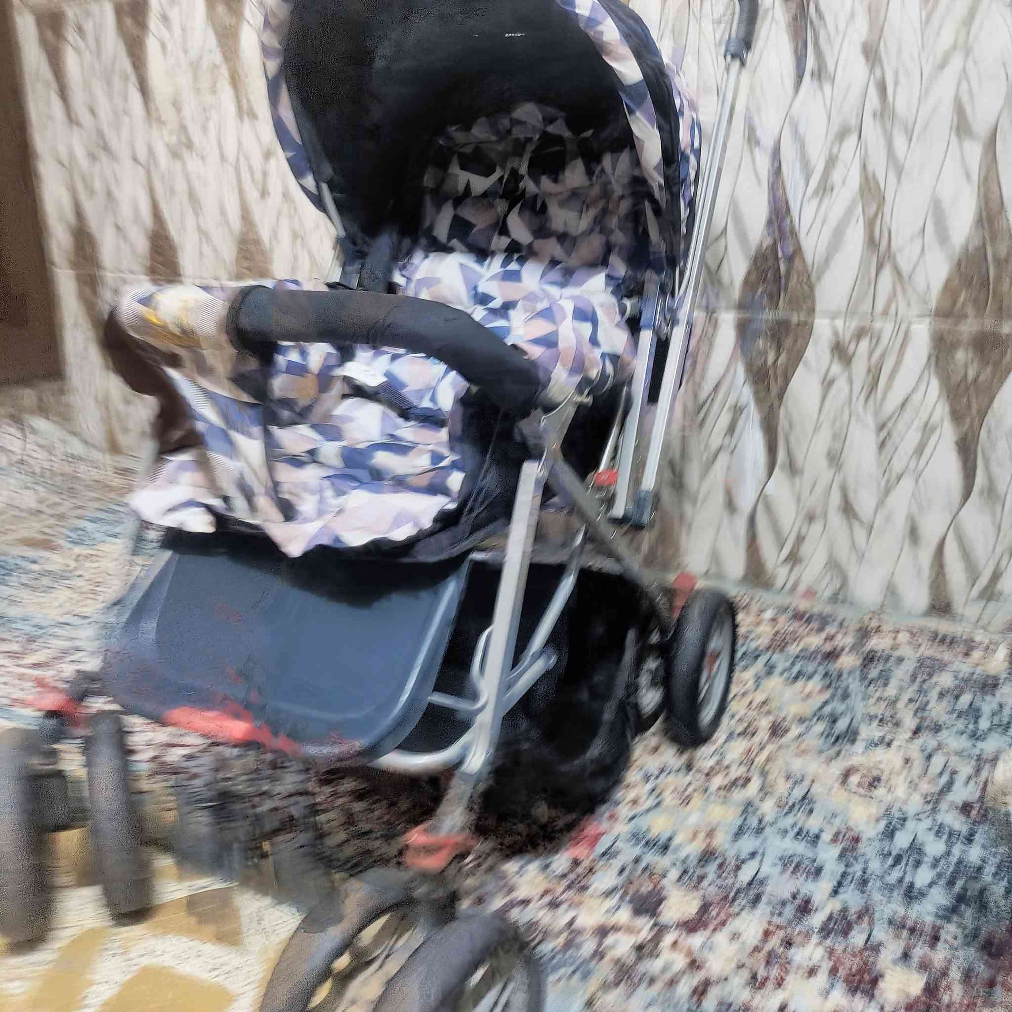 عربة طفل • قليلة الاستعمال