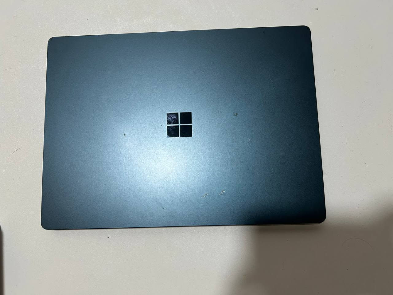 سيرفس لابتوب 3
i5.    جيل 10حرف المعالج G7 
رام 8 
شاشةدقه عاليه جدا 2,8k
شاشةلمس بدون حواف 
فيس ايدي
كامره أمامية 
كيبورد ضوئي 
الابتوب نضافتهة  ٩٥ 
سوبر سوبر سلم 
مكاني بغداد دورة مهدية الثانية 
استفسار واتساب *********** 
السعر 325

