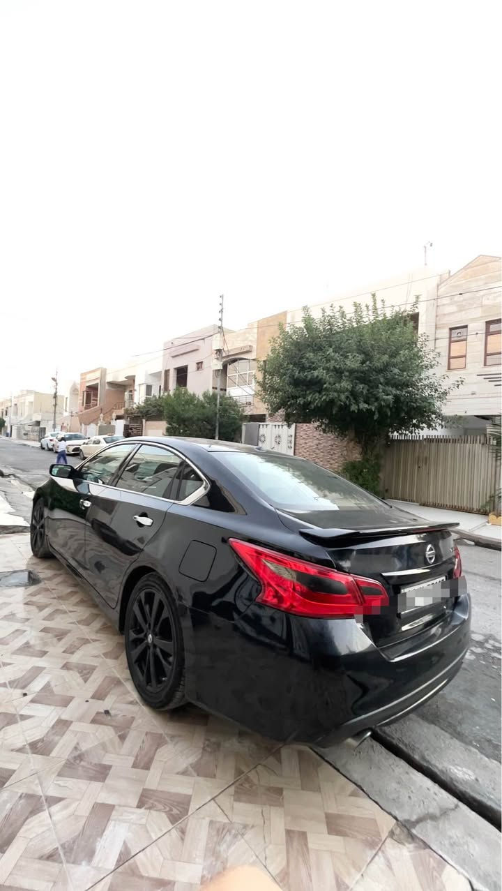 NISSAN ALTIMA SR 2018 – MIDNIGHT EDITION 

سەیارەیەکی جوان و سپۆرتی، بە مواسەفاتی SR Midnight Edition
‎مۆدێل: 2018
لەسەر سۆنەر دەیفرۆشم موشتەری نی بێزارم مەکە
٩٣ وەرەقە قفل بێ مەجال 
٤ پارچەی ھەیە و پشتی ھەیتی
ناو حەوزی تۆزەکە ھەیتی 
بێ ێرباگ 
نەرمە تەزرەکی ھەیە بە چاو دیار نیە لە سەقفی
جۆر: Nissan Altima SR
‎ پەکێجی: Midnight Edition
مەکینە: 2.5L – 4 سلێندر
گێڕ: ئۆتۆماتیک CVT
Drive: FWD
ڕەنگ: Midnight / ڕەنگی تۆخ
ڕیم: SR Sport Wheels
لایت: LED
Sunroof: هەیە
Push Start: هەیە
Keyless Entry: هەیە
Cruise Control: هەیە
 کامێرای دواوە: هەیە
شاشەی ناوەڕاست: هەیە
کۆنتڕۆڵی فرمان: هەیە
Bluetooth / USB: هەیە
Air Conditioning: هەیە
Airbag: هەیە
‎ ناوەوە: ستایلی سپۆرتی SR

🖤 Midnight Edition بە تایبەتمەندییەکانی ڕەنگ و دیزاینی تۆخ، ڕیمی سپۆرتی و ستایلی جیاواز.

1N4AL3AP5JC160292 ژمارەی شانصی
‎📌مۆدێل: 2018
‎💰 نرخ: [93 قفل ]
‎📍 شوێن: [ھەولێر ]
‎📞 ژمارەی پەیوەندی: [***********] أربيل, العراق
