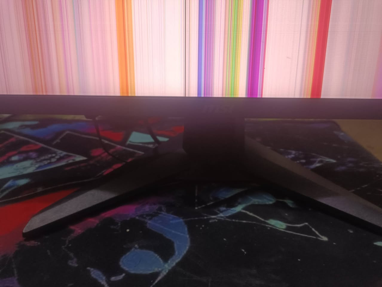 سلام عليكم شاشه من msi مواصفاتها 200 فريم سرعتها 0.5 وips فاست حجم 24 الشاشه نضيفه كلش بس صار كسر بالشاشه الداخليه وكعت على وجها وانكسرت الي تفيده ياخذها يصلحها اغراضها كامله سعرها 80 قفل مكاني بغداد محموديه توصيل خمسه محافظات رقم ***********
