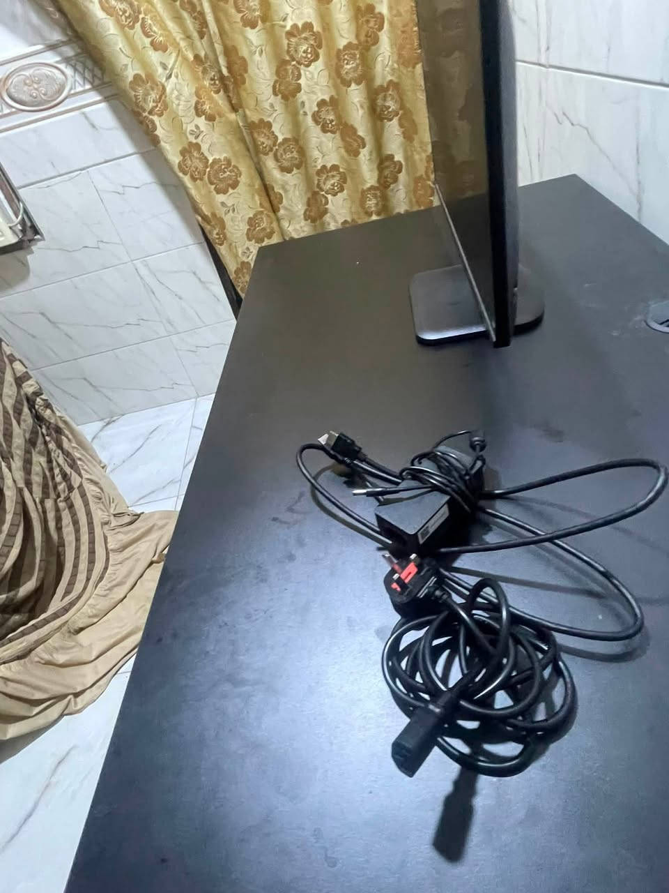 شاشه كيمنك براند msi الحجم 24 الهيرتزيه 120hz شاشه نضيفه مابيها سماعات لئن مخصصه للكيمنك مكان ابو الخصيب ماكو توصيل رقم ***********
