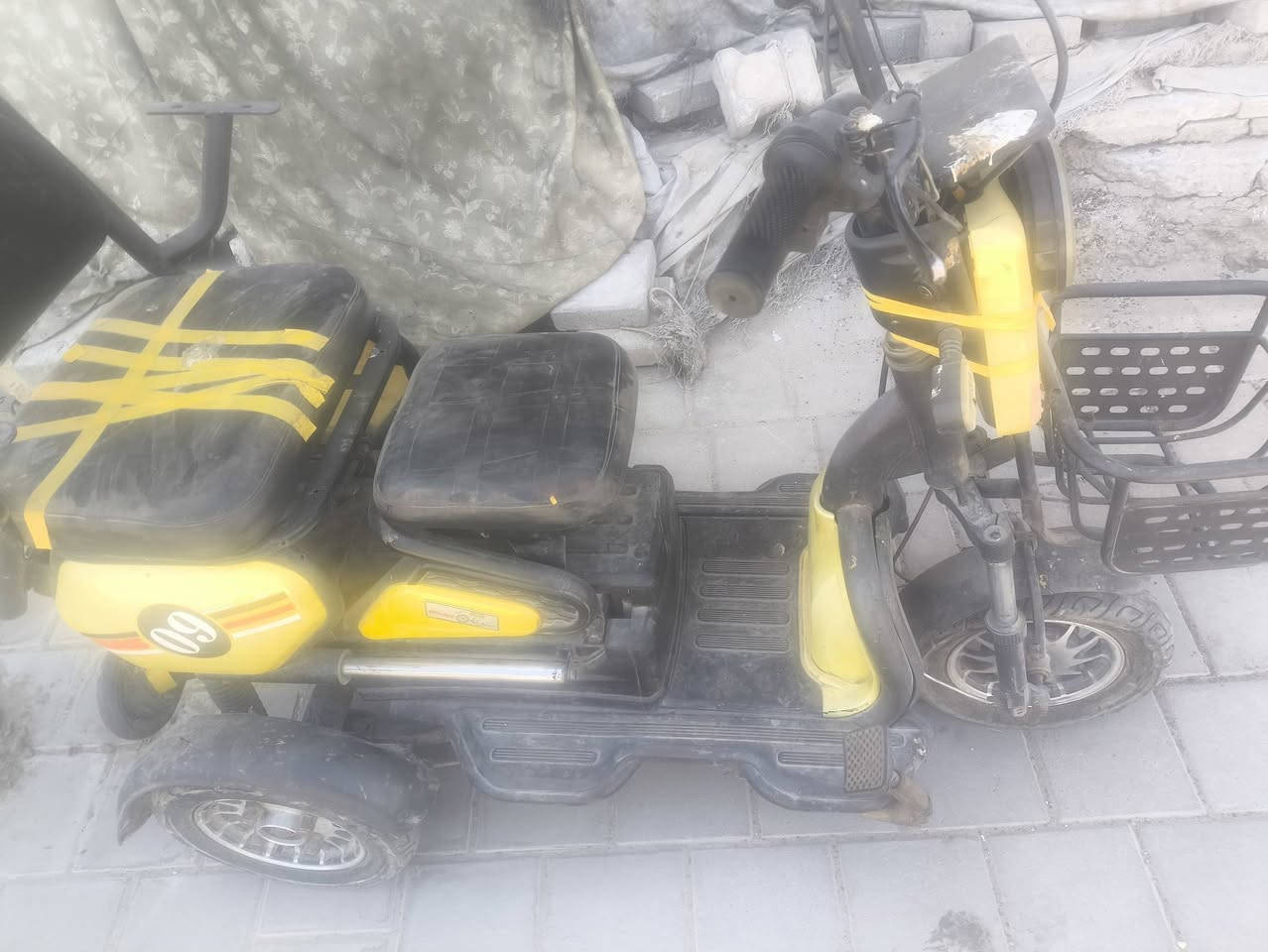 دراجه شحن ثلاث اطارات مال معوقين ترهم نقص بطاريات عاطلة نضيف جدا السعر 250الف بغداد مدينة الصدر ***********
