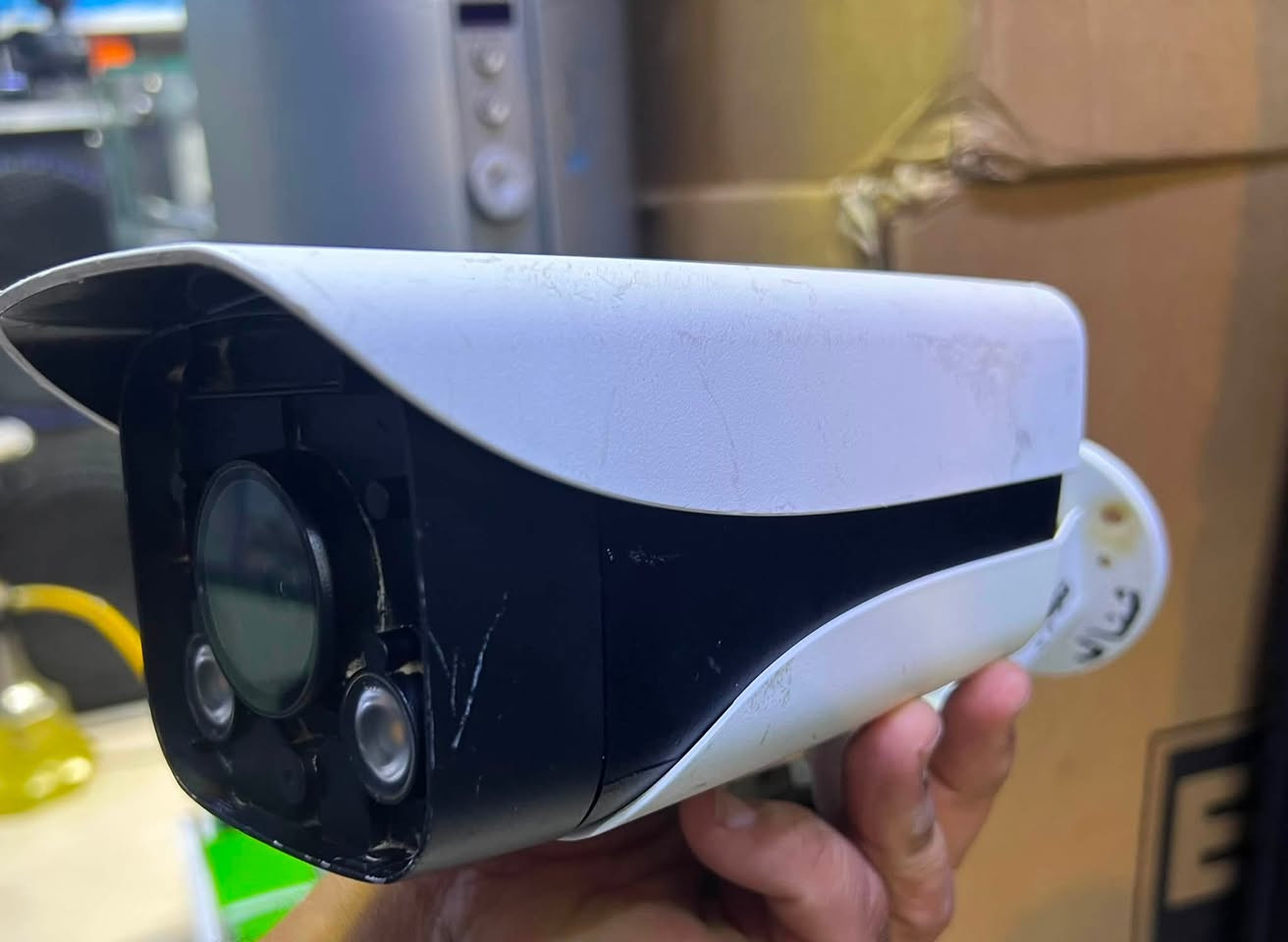 وينهم الي يدورن كاميرات ip مستخدم نظيف شرط الفحص نوع هيك فيجن و داهوا  واسوار  العدد 35 قطعه كاميرا خارجيات وداخليات  واجهزه NVR  داهوا وهيك فيجن و UNV  تريد شلع ابيعلك كلهن تريد مفرد ابيعلك تعال واتساب وتدلل توصيل موجود لباب البيت تفحص وتاكد بيدك *********** هب سويج مستخدم متوفر
