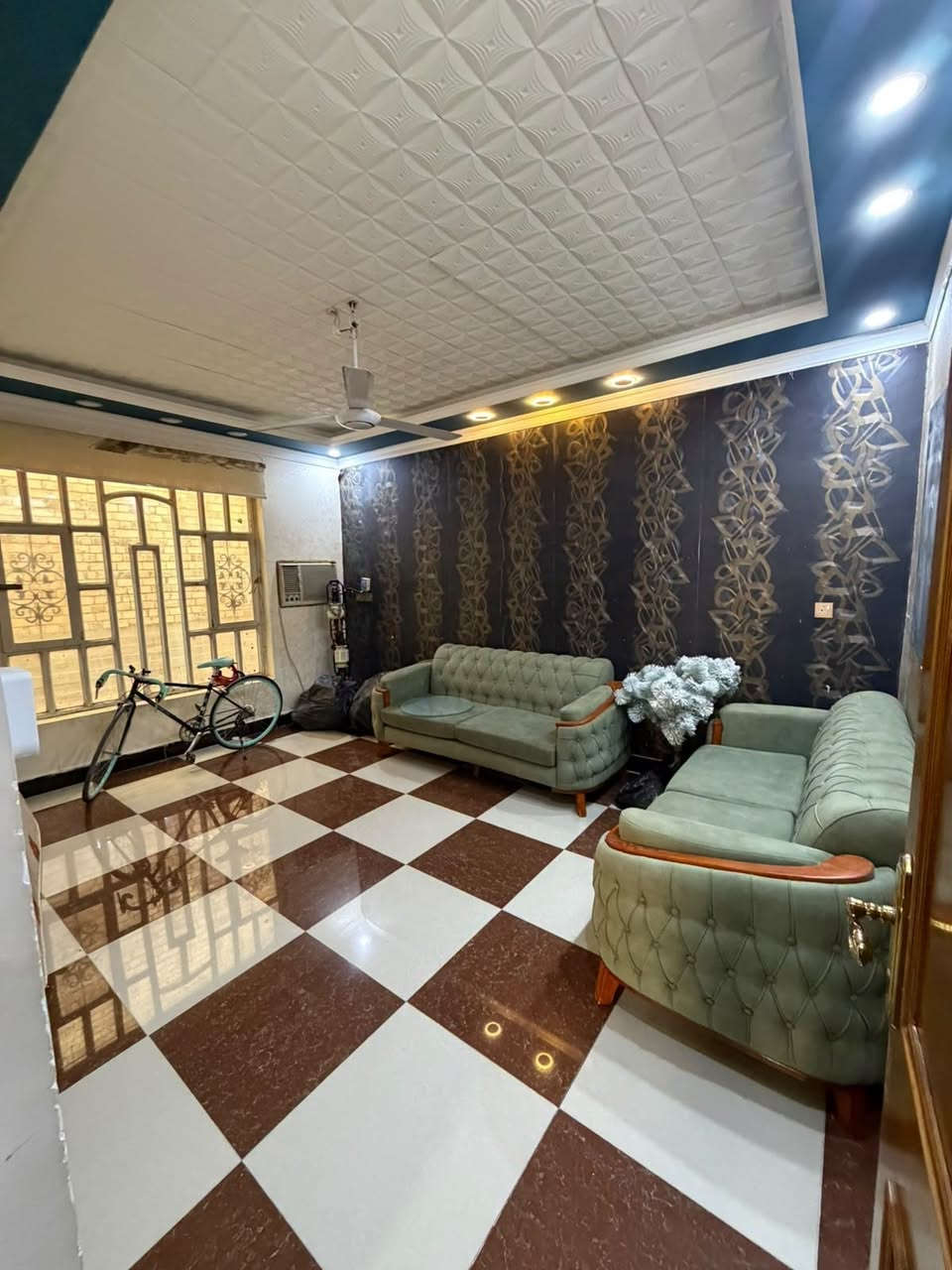 دار سكني للبيع  | التقية الاولى 
_______________________________
الموقع | مميز خلف شارع 15
_______________________
المساحة | 250 م2
الواجهة | 12.5 م
_______________________________ 

🔹 تفاصيل الدار طابقين بناء نظيف :
6 غرف نوم + استقبال + صالة2 + مطبخ + صحيات متكاملة
_______________________________
للاستفسار اكثر زورونا في مكتبنا الكائن في :
ديوانية - الجزائر- مقابل برج الامراء 
مجاور مستشفى الحياة للعيون - د.حسنين
او الاتصـــال على الارقام
***********
*********** (( واتساب ))
#عقارات #اخبار #ريلز #ديوانية
#محافظة_الديوانية
