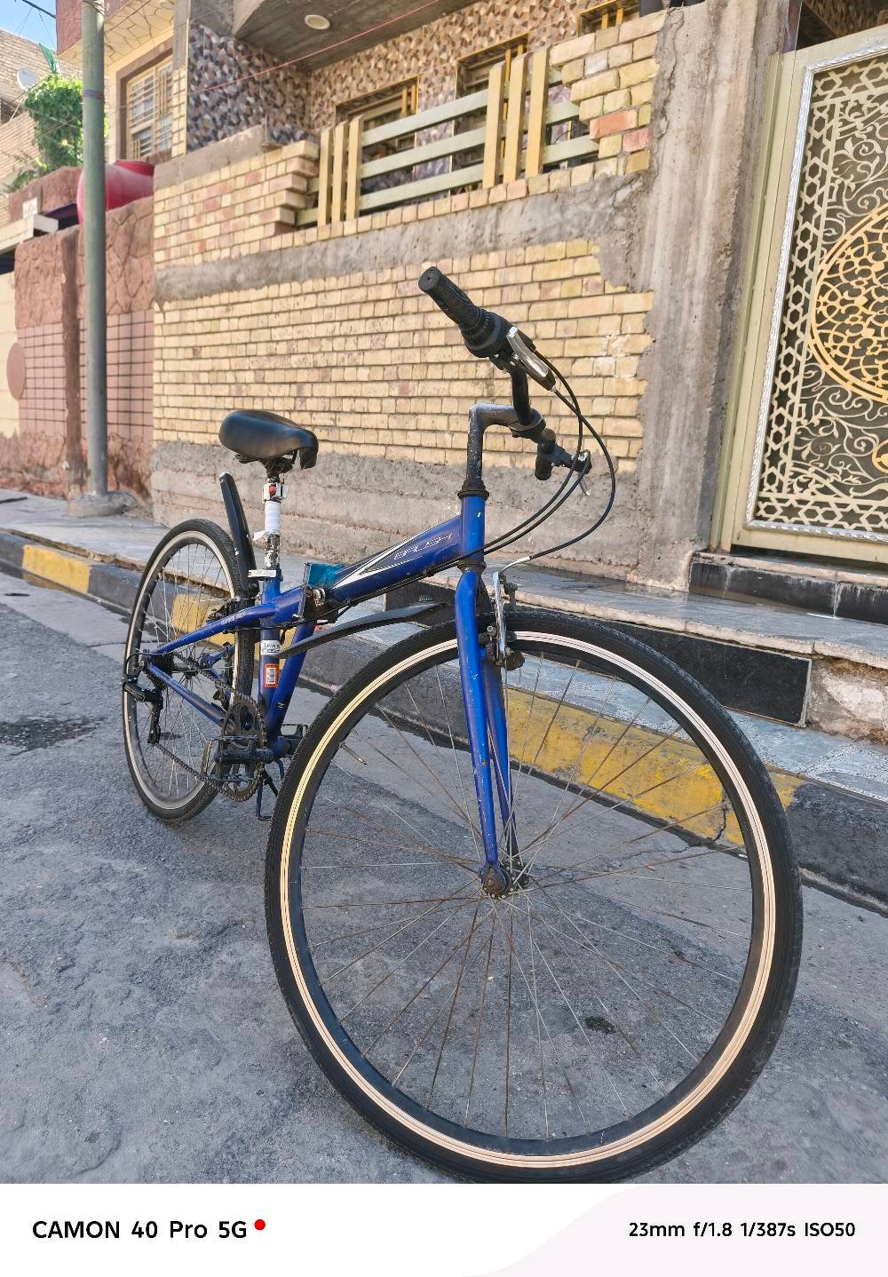 سلام عـلـيـكـم 
بايسكل. c700كامل مكمل من كل نواحي
بريكات أمامي خلفي سبع نمر البايسكل تجي وتشوف نضافته بعينك يله تاخذه رأيده ب70 وبي مجال والمو شراي لا يتعبني 💗