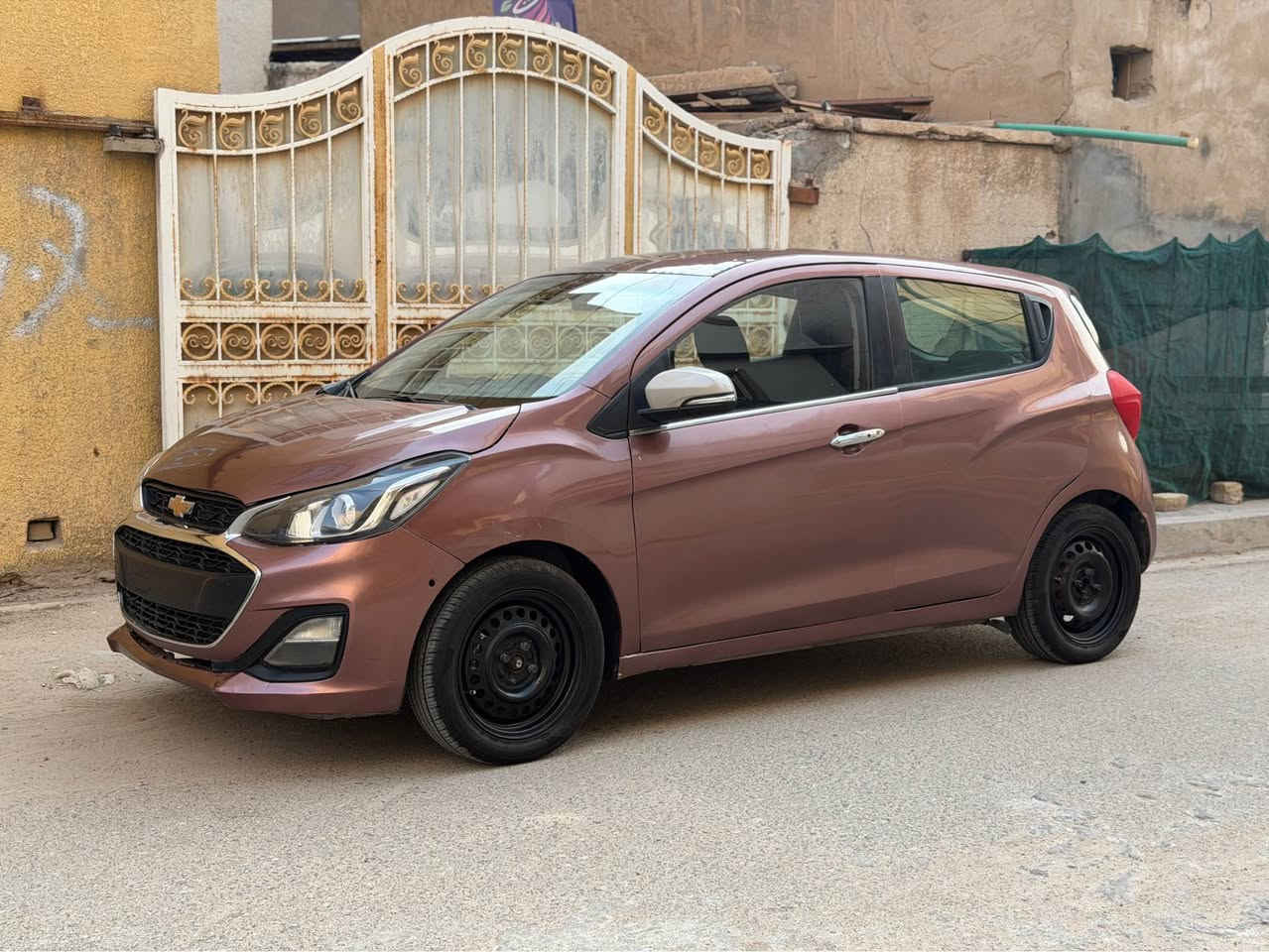 🚗 للبيع | شفروليه سبارك وارد أمريكي 🇺🇸

✨ المواصفات:
✅ محرك 1400 CC اقتصادي وقوي.
✅ ناقل حركة أوتوماتيك (CVT).
✅ شاشة لمس.
✅ Apple CarPlay.
✅ كاميرا خلفية.
✅ بلوتوث.
✅ USB / AUX.
✅ تحكم من المقود.
✅ نظام صوت ممتاز.
✅ زجاج كهربائي.
✅ مرايا كهربائية.
✅ تكييف ثلج.
✅ وسائد هوائية.
✅ ABS مانع انغلاق المكابح.
✅ نظام تثبيت (Traction Control).
✅ جنوط.
✅ إنارة LED نهارية.

📌 التفاصيل:
🔹 وارد أمريكي.
🔹 ماشية 60 ألف ميل.
🔹 صبغ حزام تجميلي.
🔹 كيربلاد مبدل ويعمل بصورة ممتازة.
🔹 بدون أرقام.

💰 السعر: 50 ورقة فقط.
🔥 بهذا السعر ما راح تلكه مثلها بالسوق. سيارة اقتصادية، عملية، وجاهزة للاستخدام.

📞 للاستفسار والمعاينة: *********** البصرة, العراق
