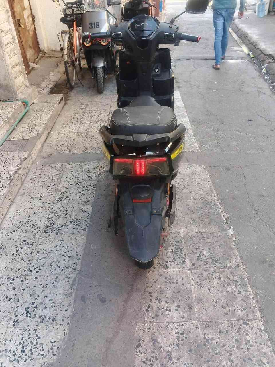 السلام عليكم
دراجه شحنMR دراجه نضيفه بيها شخوط خفيفه وكسر بل درع الامامي 
بطاريات ٣اثر نفخ بس يقرن١٠/٣٠ول بقيه١١اليوم فحصت
دراجه ملف ٢٠٠٠عقل نضيف شرط ماطور مال جنايه
سرعته٨٠الحقيقي٦٥
السعر٤٠٠وبي مجال بسيط
للستفسار اتصال عل رقم(***********)
متواجد عل خاص👍🏻
مكاني موصل زيونه قرب دايرة المرور
