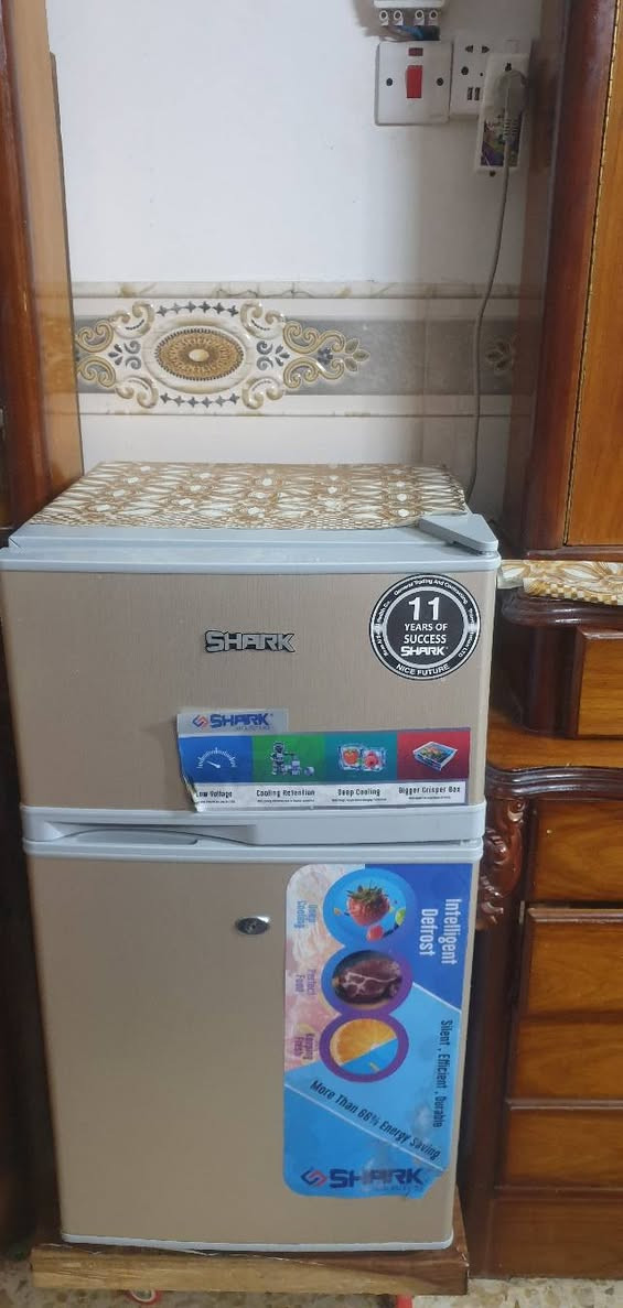 ثلاجه • نظيفة • بيه مجال