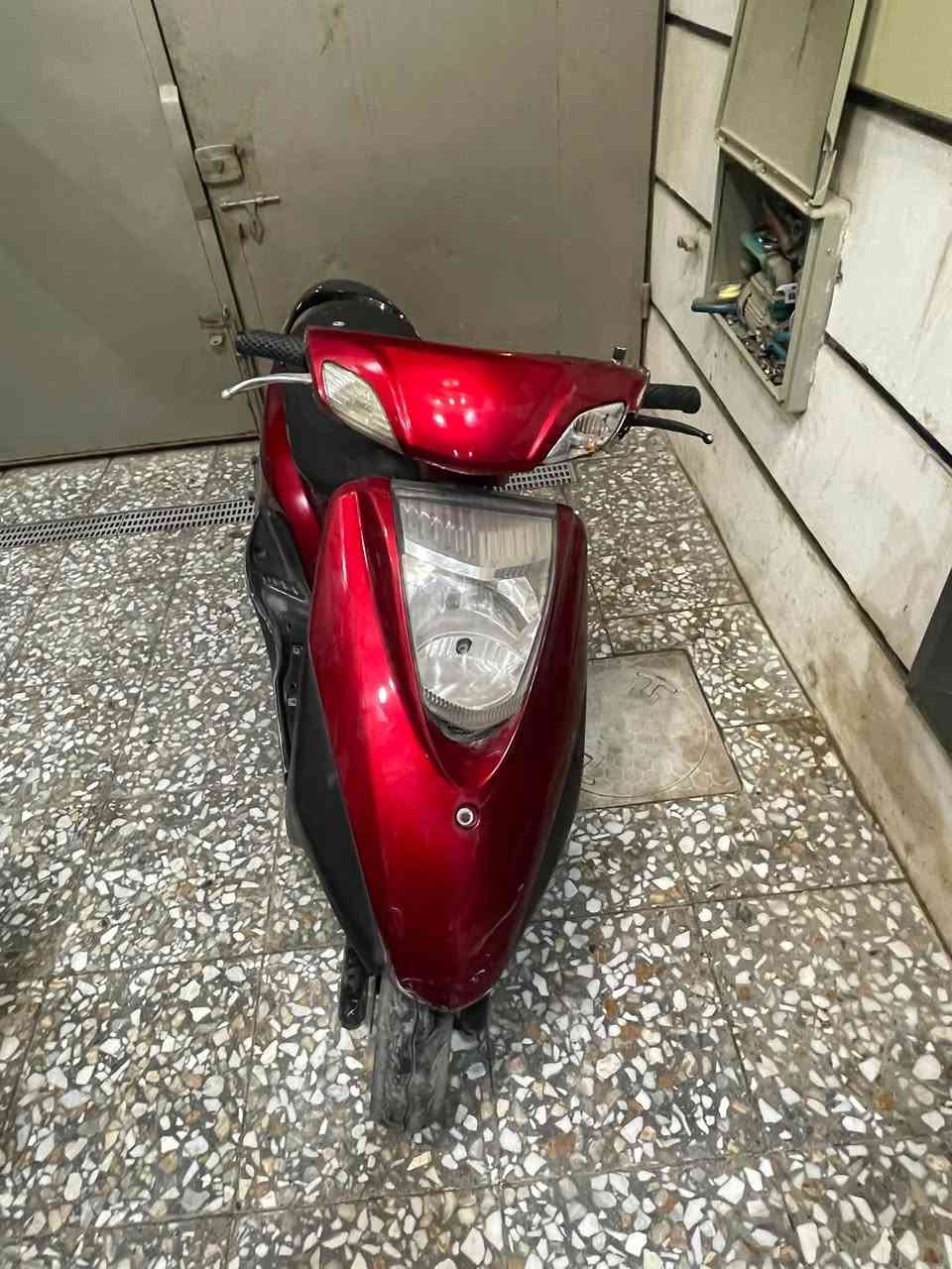السلام عليكم دراجة بريز 🛵 للبيع سعرها 500 مكاني الرواد جسر الدوار قرب محطة سما الكاظمية 📍رقم *********** ☎️ واتساب موجود
