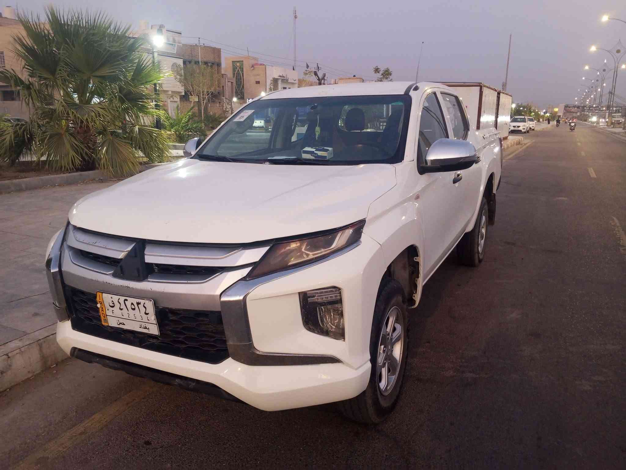 بيكم متسيبوشي 
رقم بغداد 
مطلوبه لمصرف استقطاع مباشر 
دفع رباعي عالي 
تبريد ثلج
بيها طخات بالجانبين بسيطه 
تبديل بنيد ودعاميه 
تخم تايرات جدد
مكينه وكير نظيفات 
دواخل نظيفه 
***********
مكان السياره سماوة
السعر ١٣٠ وبيها مجال
