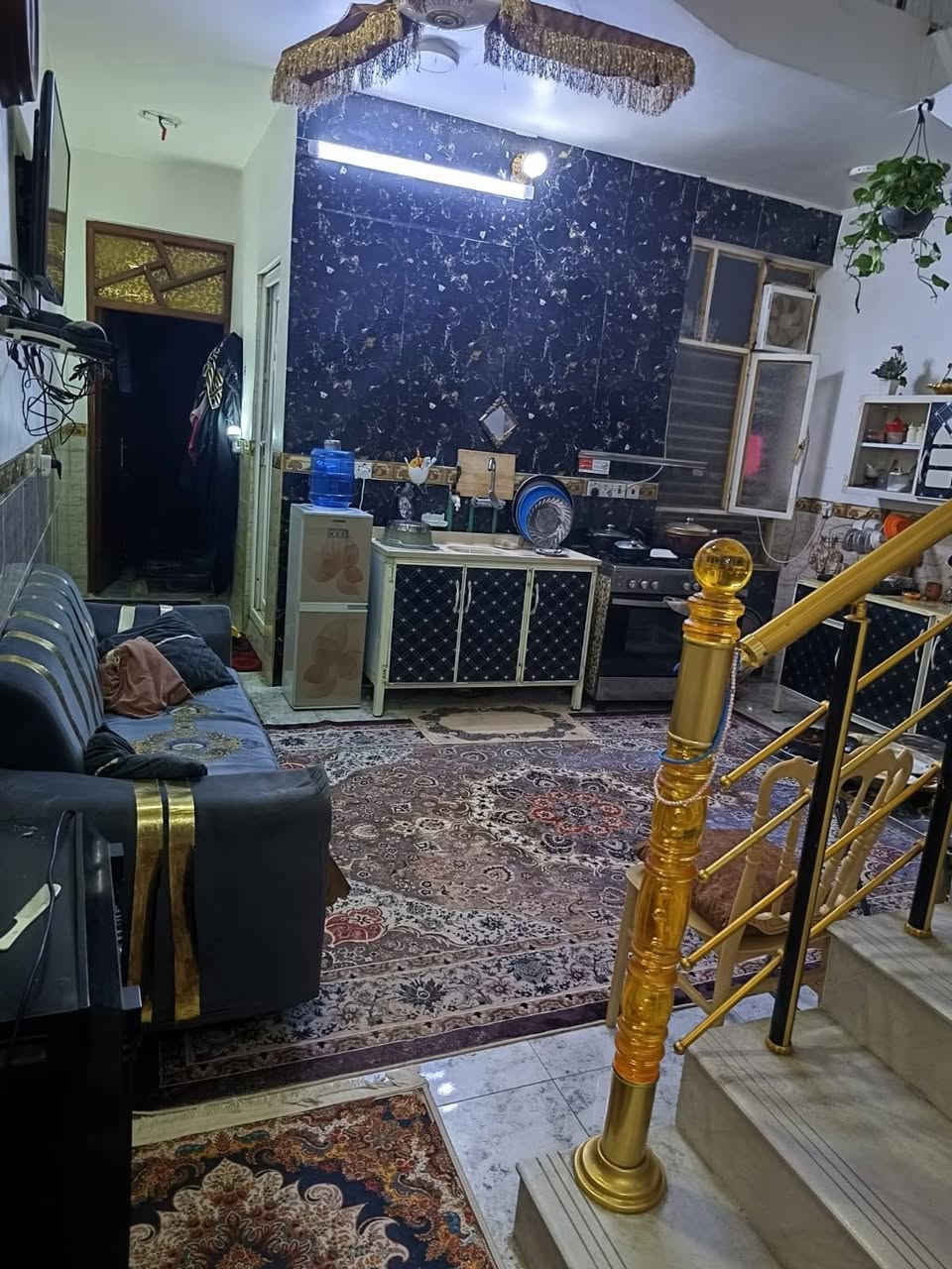سلام عليكم بيت للبيع مساحه 100 م واجه 5 نزال 20 الموقع بدايه المربع الثاني مقابل ماركت الشام  بناء حديث درجة اولى   يحتوي على استقبال مدخلين  + منور ومطبخ ترك جانبي. وحمام   وغرفه نوم
الطابق الثاني 2 غرفه نوم وحمام. + بيتونه وسطحين 
للاستفسار اكثر   *********** واتساب
سلام عليكم بيت للبيع مساحه 100 م واجه 5 نزال 20 الموقع بدايه المربع الثاني مقابل ماركت الشام  بناء حديث درجة اولى   يحتوي على استقبال مدخلين  + منور ومطبخ ترك جانبي. وحمام   وغرفه نوم
