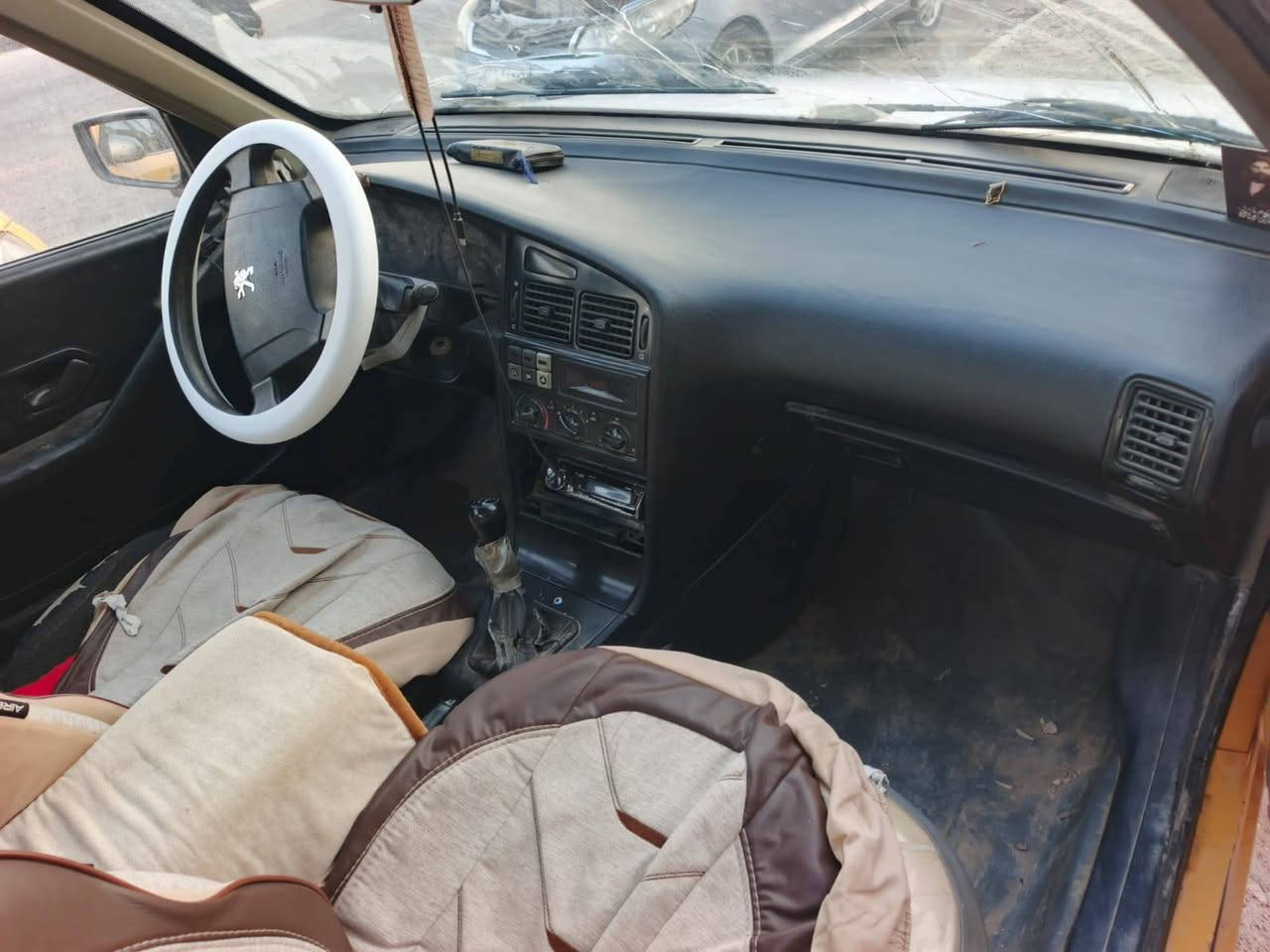 بيجو 405موديل 11 سيارة جاهزة اي نقص مابيهه بيع مستعجل السعر 11 الشراي الاتصال على هاذ الرقم ***********@
