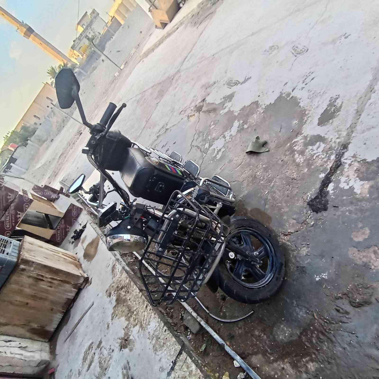 السلام عليكم 
هارلي جبلي للبيع بسعر 650 
بطاريات 6 فول تقرة 10
كشر نضيف 
واتساب ***********
