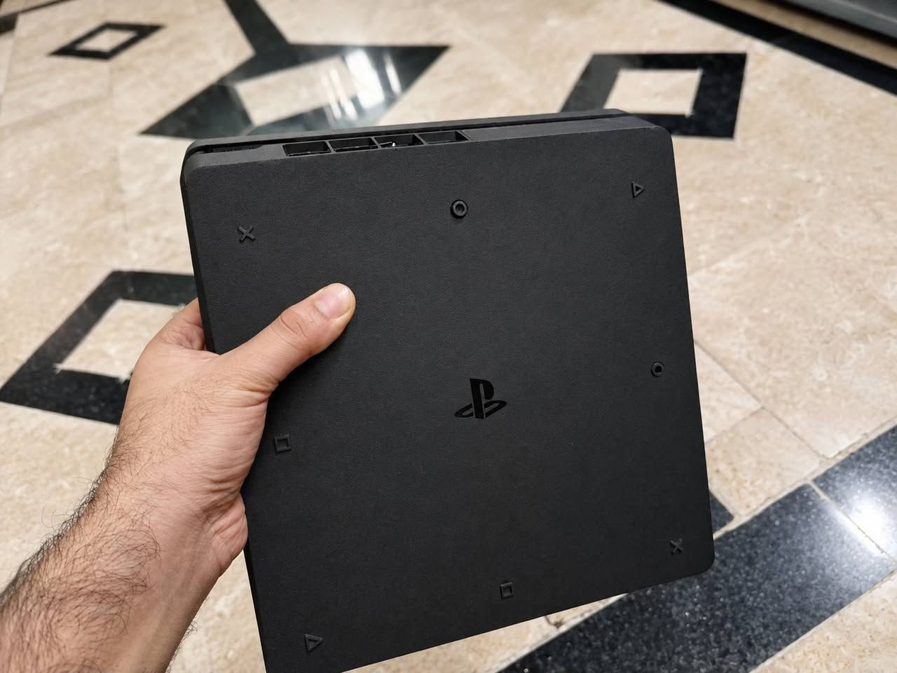 🎮 بلايستيشن 4 سليم أونلاين 🔥
💾 ذاكرة 500GB
⚙️ نظام 13.52 _ قابل للتهكير 
✨ نظافة 95%
🎮 جوستك أصلية و يده تجاريه 
💿 4 أقراص ألعاب
🔒 لوك ستيكر غير مفتوح
📦 ملحقات كاملة

🚚 التوصيل مجاني لجميع محافظات العراق 🇮🇶

📩 للحجز والاستفسار راسلنا الآن، 🔥
***********
