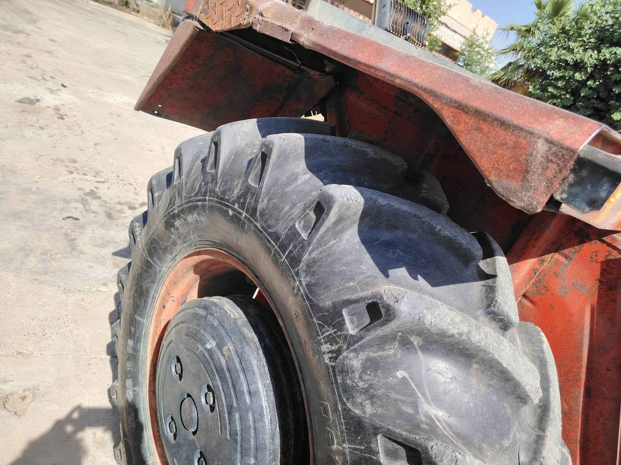 . مكلف بل النشر مكينه عنتر 71 محرك ستندر شرط لاتنقيص ولا بخار جهاز هدروليك طخم 4 تايرات جدد باتري جديد نكره سلف كهربائيات لايتات كلها شغاله مكينه ماتصرف عليها لو ربع جاهزه للكراب. المكينه بدون. السعر. 3.800. وبيها مجال *********** غير متواجد علا الفيس
