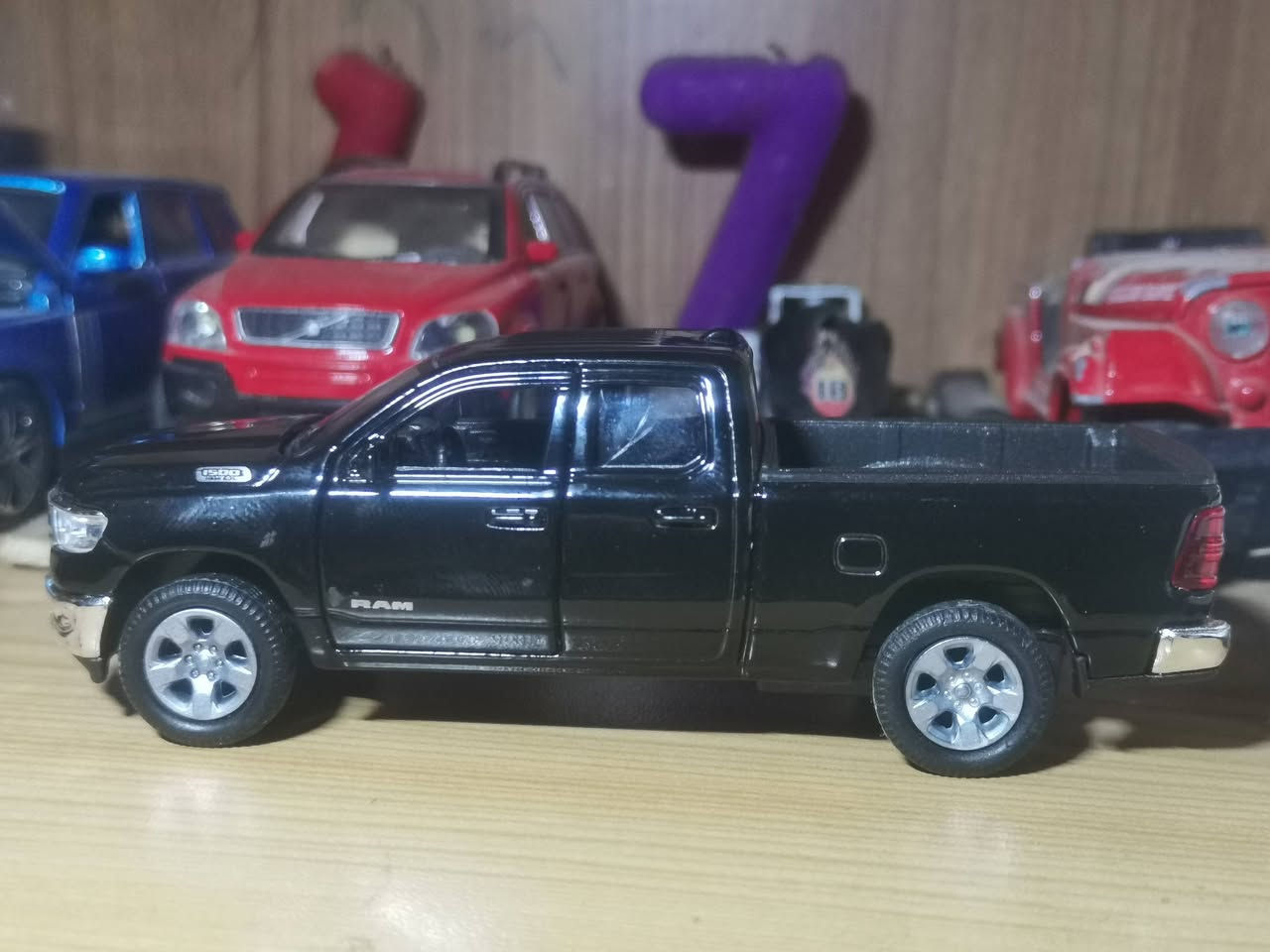 للي يريد يتميز شوي مجسم رام بك هورن RAM  BIGHORN 1500 2019  بدي طويل باب قصير مع تطعيمات نيكلات ومختم رام القطعه مرخصه من شركة DODGE السعر 8 الف للتواصل *********** 💗
