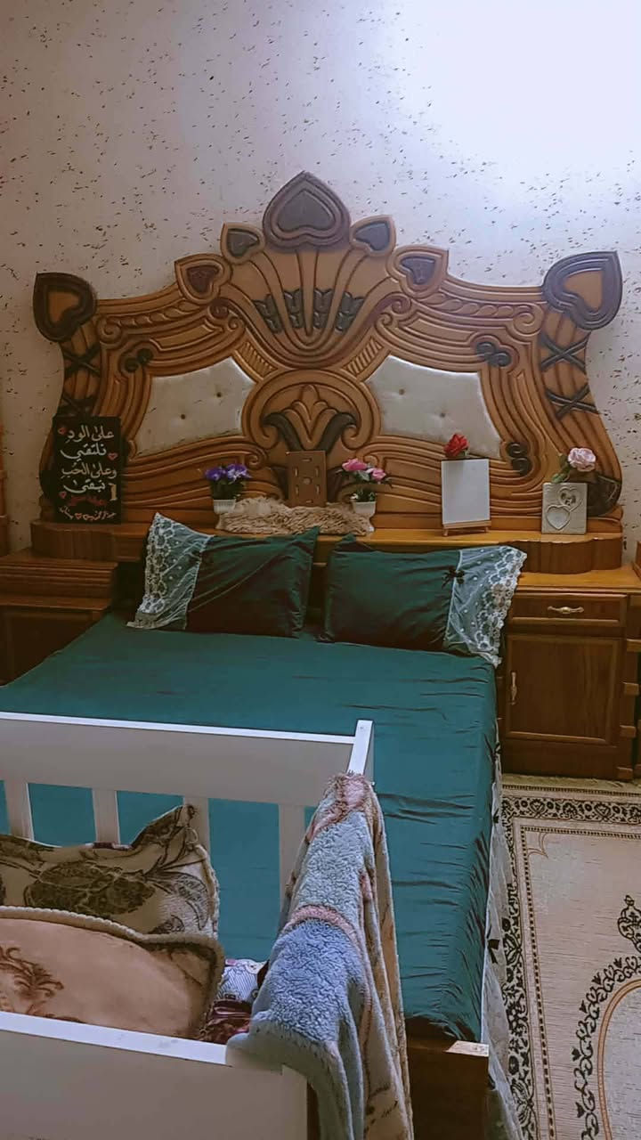 غرفه نوم للبيع جديده السعر 800هذا رقم صاحب الغرفه ***********
