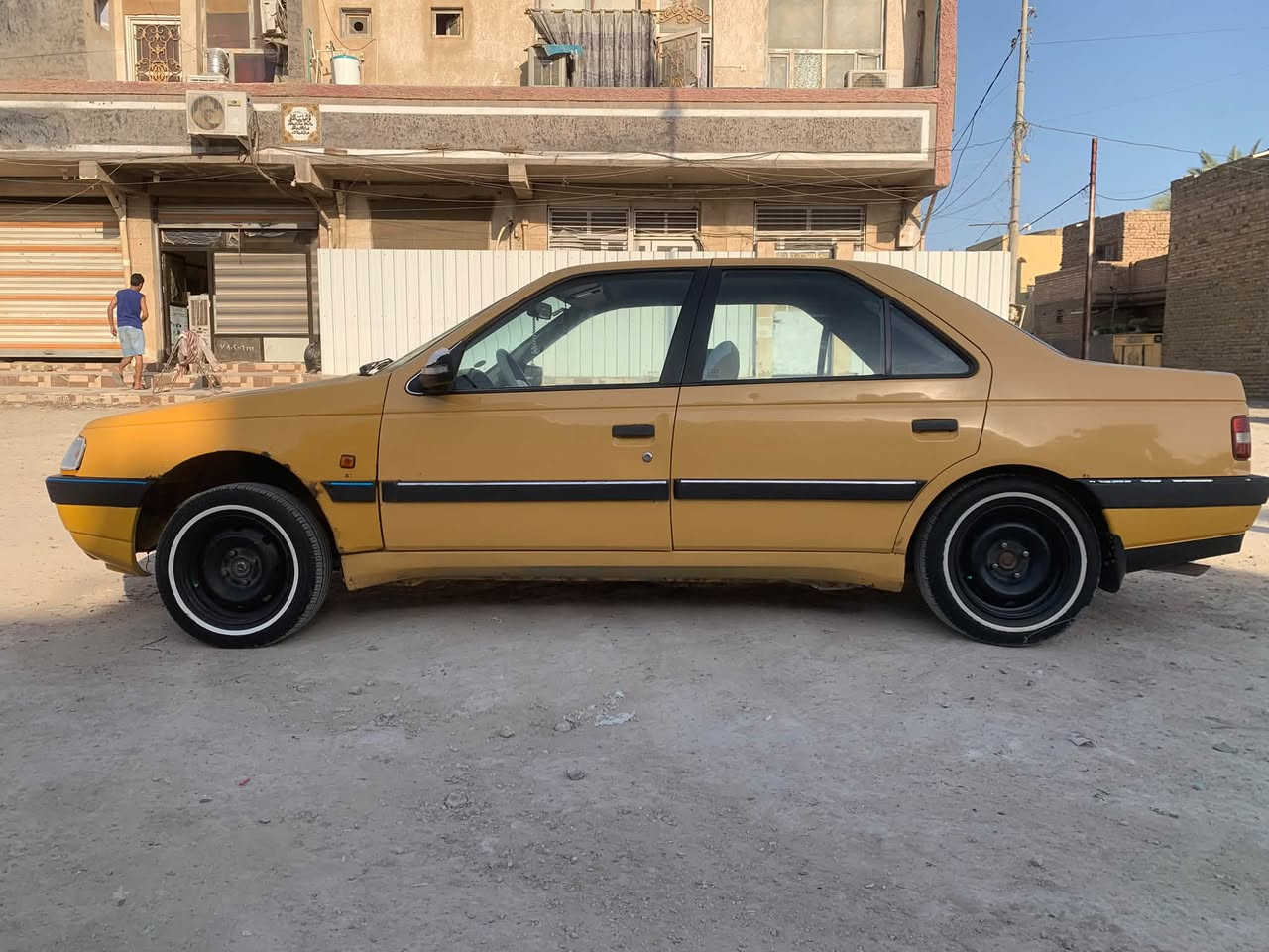 بيجو405
2012
سنويه نافذه 
راعيها يريد تحويل 
والباقي شوفت عينك
27 وبيها مجال

***********
